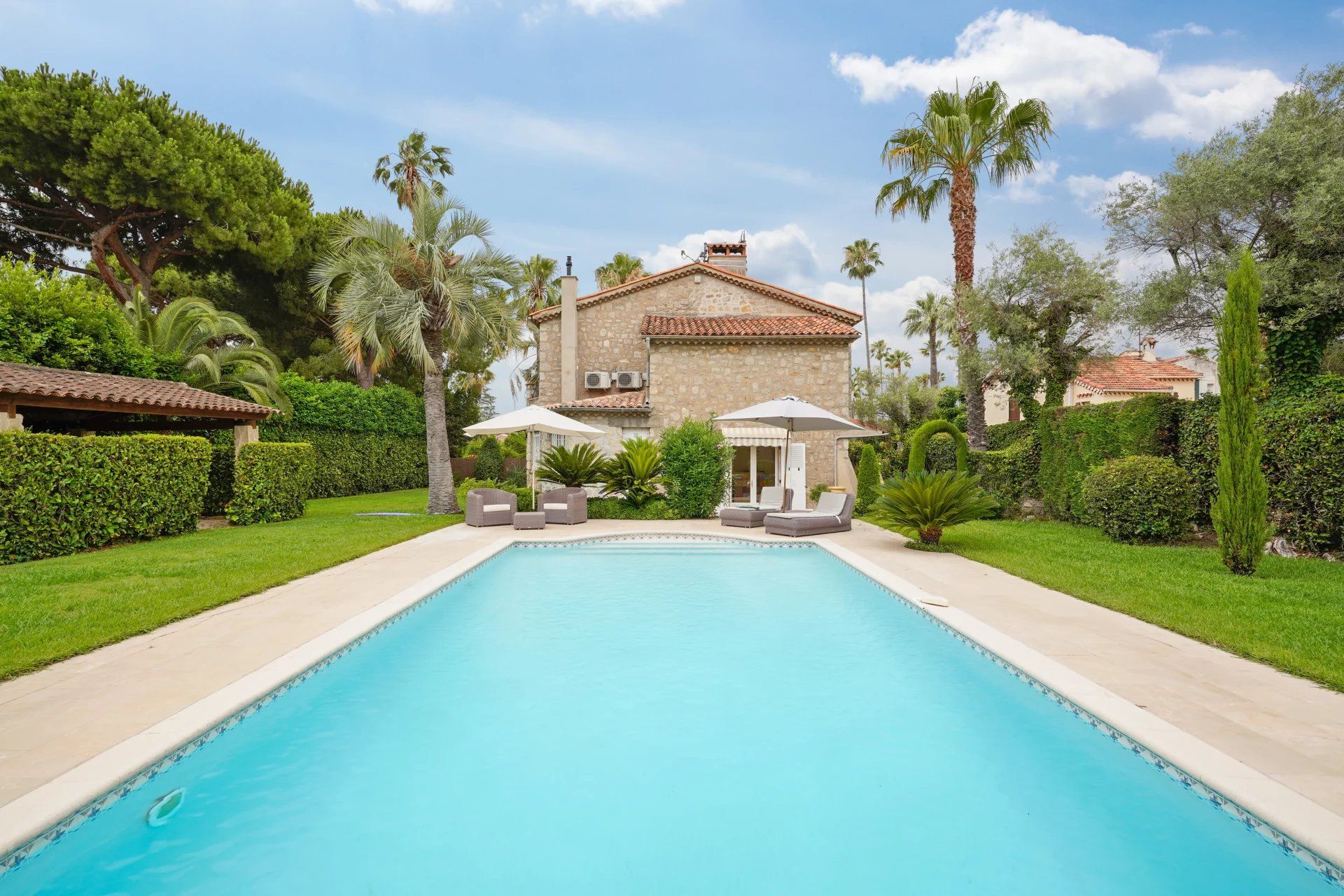 Location saisonnière Villa Antibes 6 Pièces 220 m²