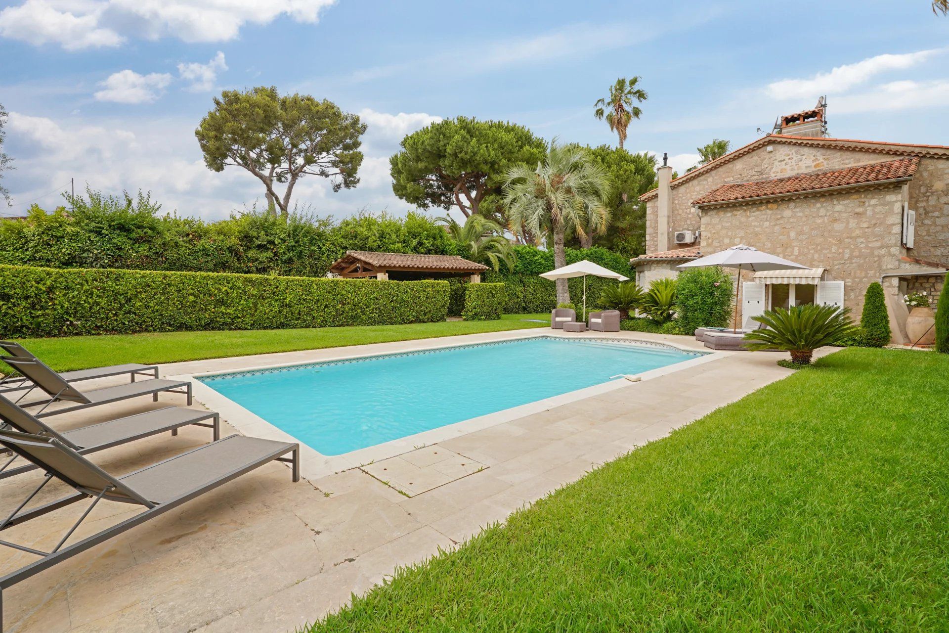 villa 6 Pièces en location saisonnière sur Antibes (06160)