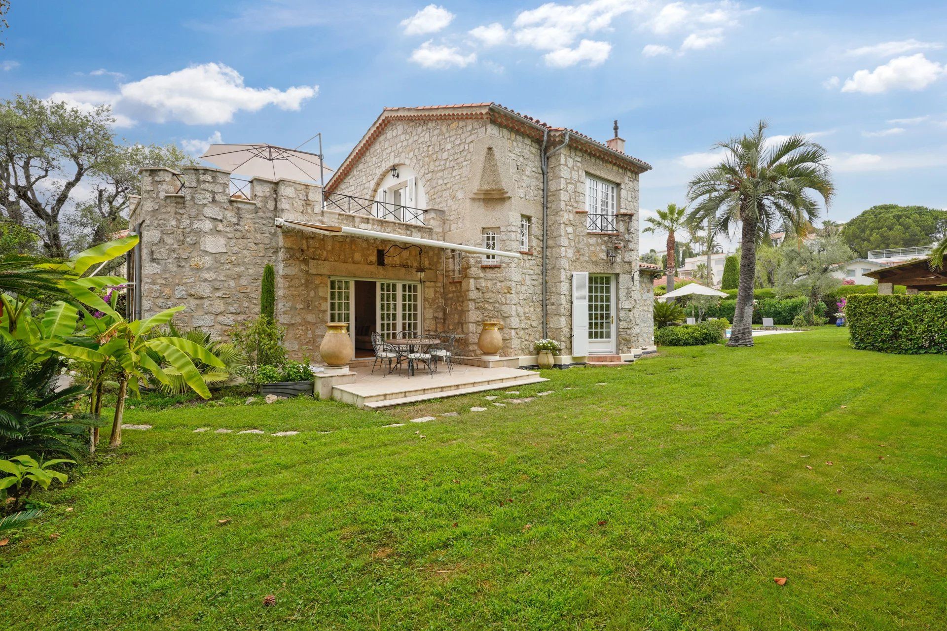 villa 6 Pièces en location saisonnière sur Antibes (06160)