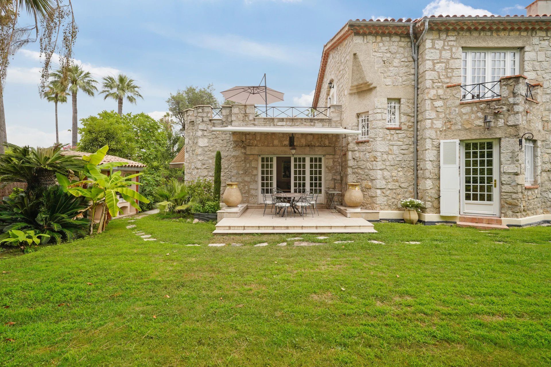 villa 6 Pièces en location saisonnière sur Antibes (06160)
