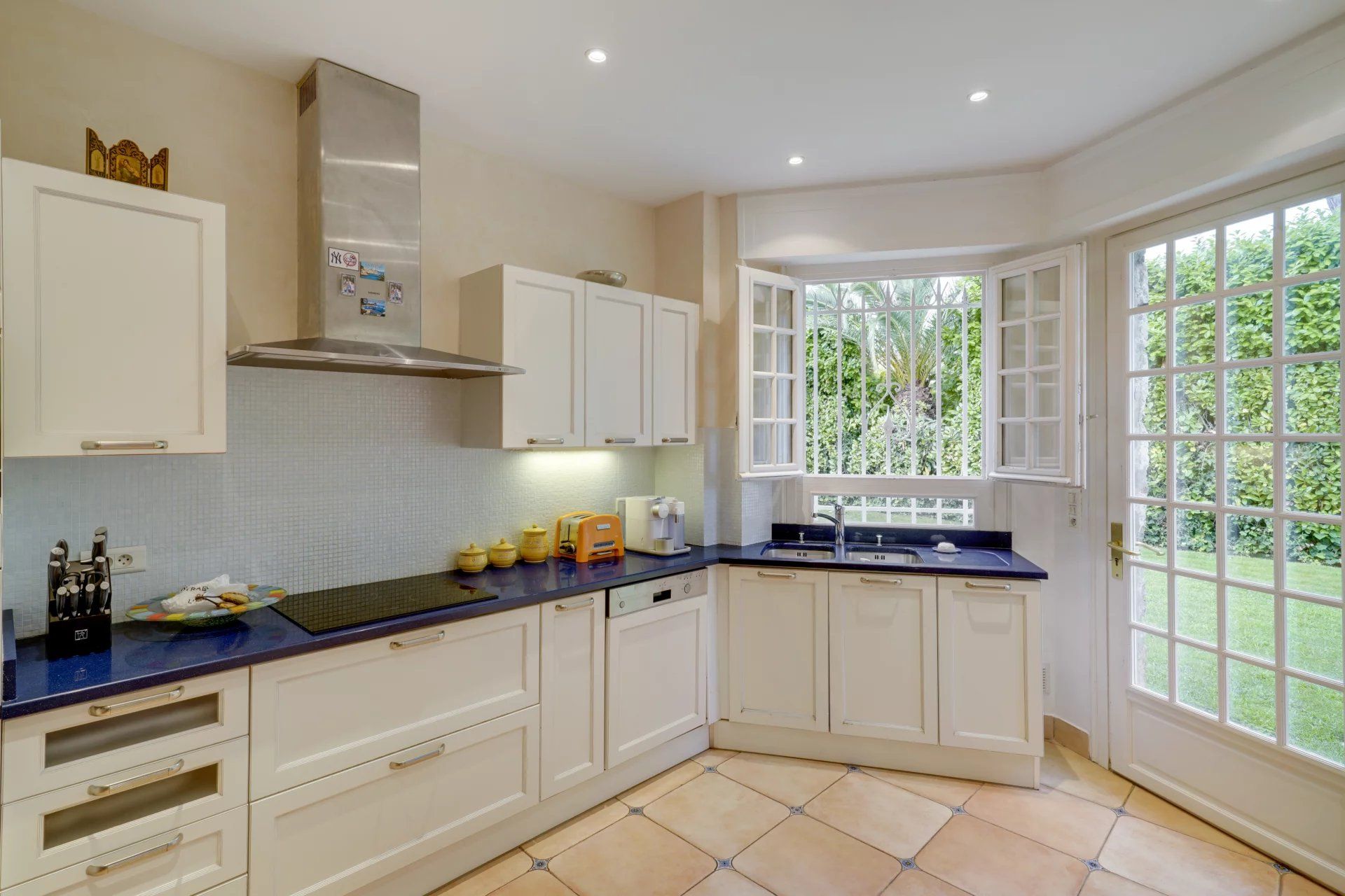 villa 6 Pièces en location saisonnière sur Antibes (06160)