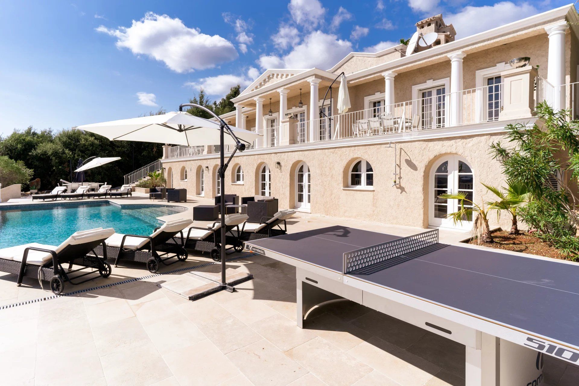 villa 12 Rooms for seasonal rent on Valbonne (06560)