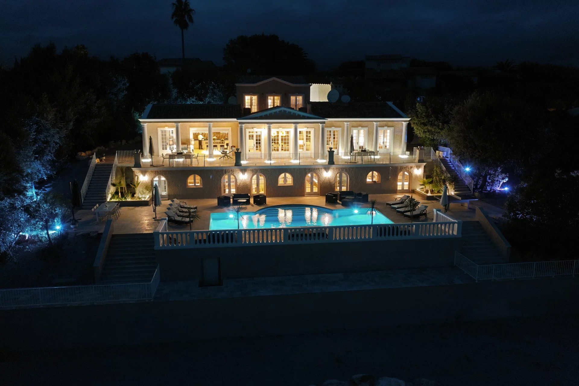 villa 12 Rooms for seasonal rent on Valbonne (06560)