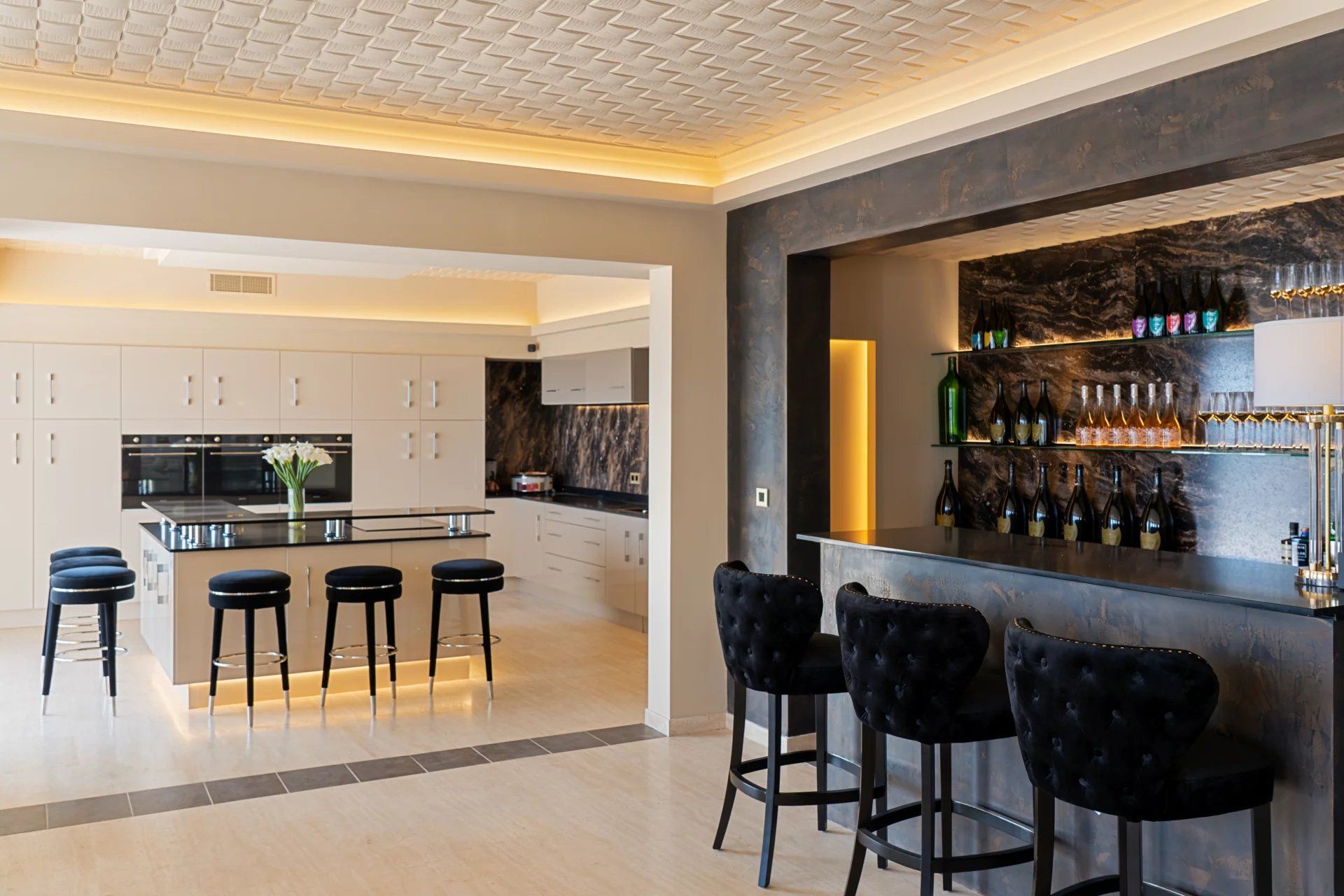 villa 12 Rooms for seasonal rent on Valbonne (06560)