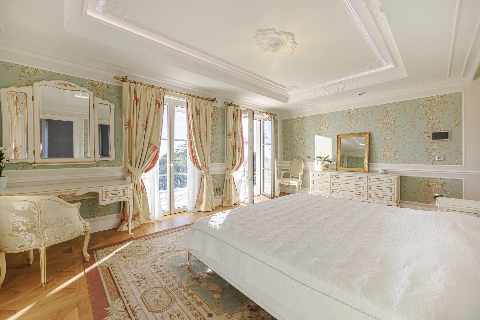 propriété 18 Pièces en location saisonnière sur Cannes (06400)