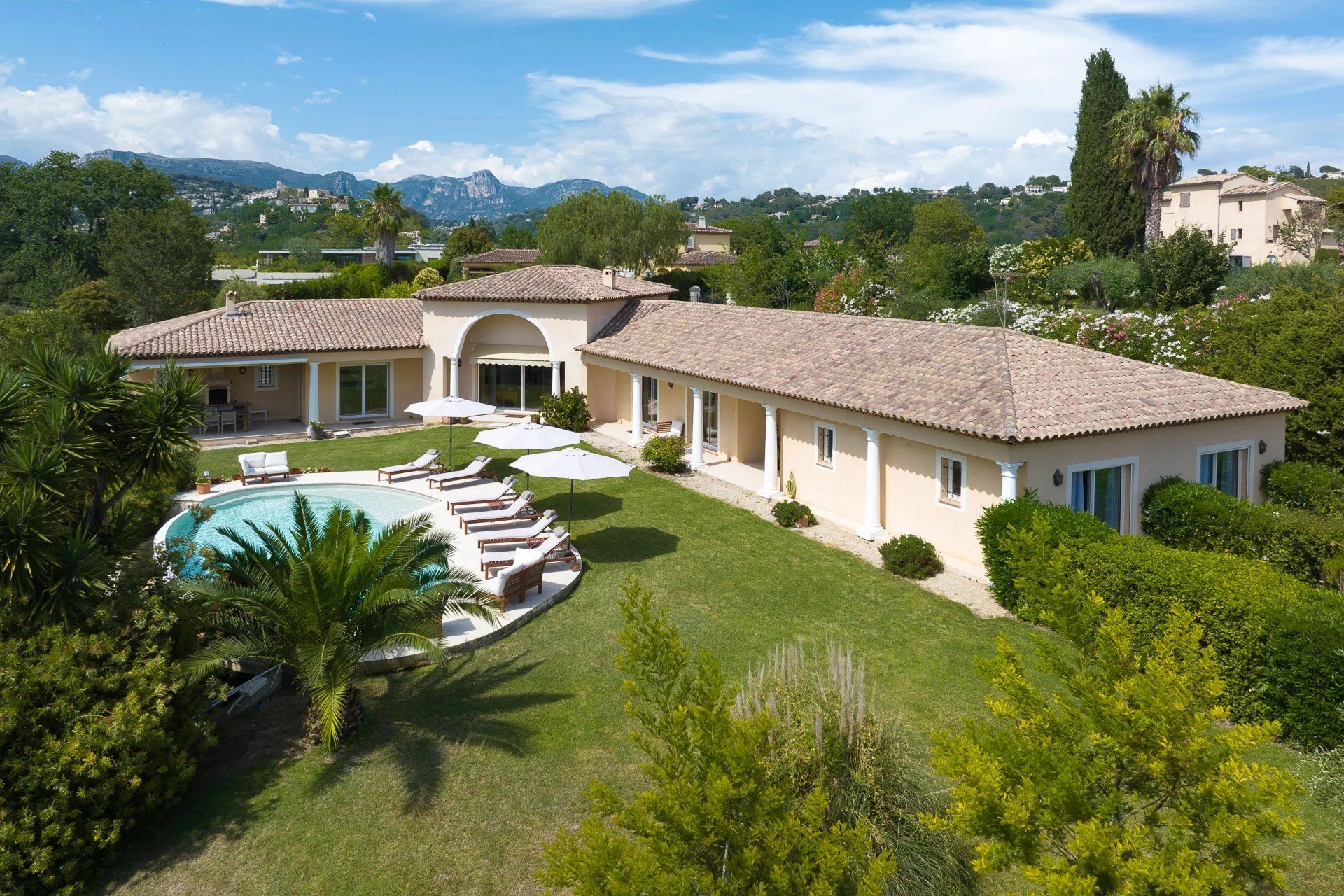 villa 7 Pièces en location saisonnière sur Saint-Paul-de-Vence (06570)