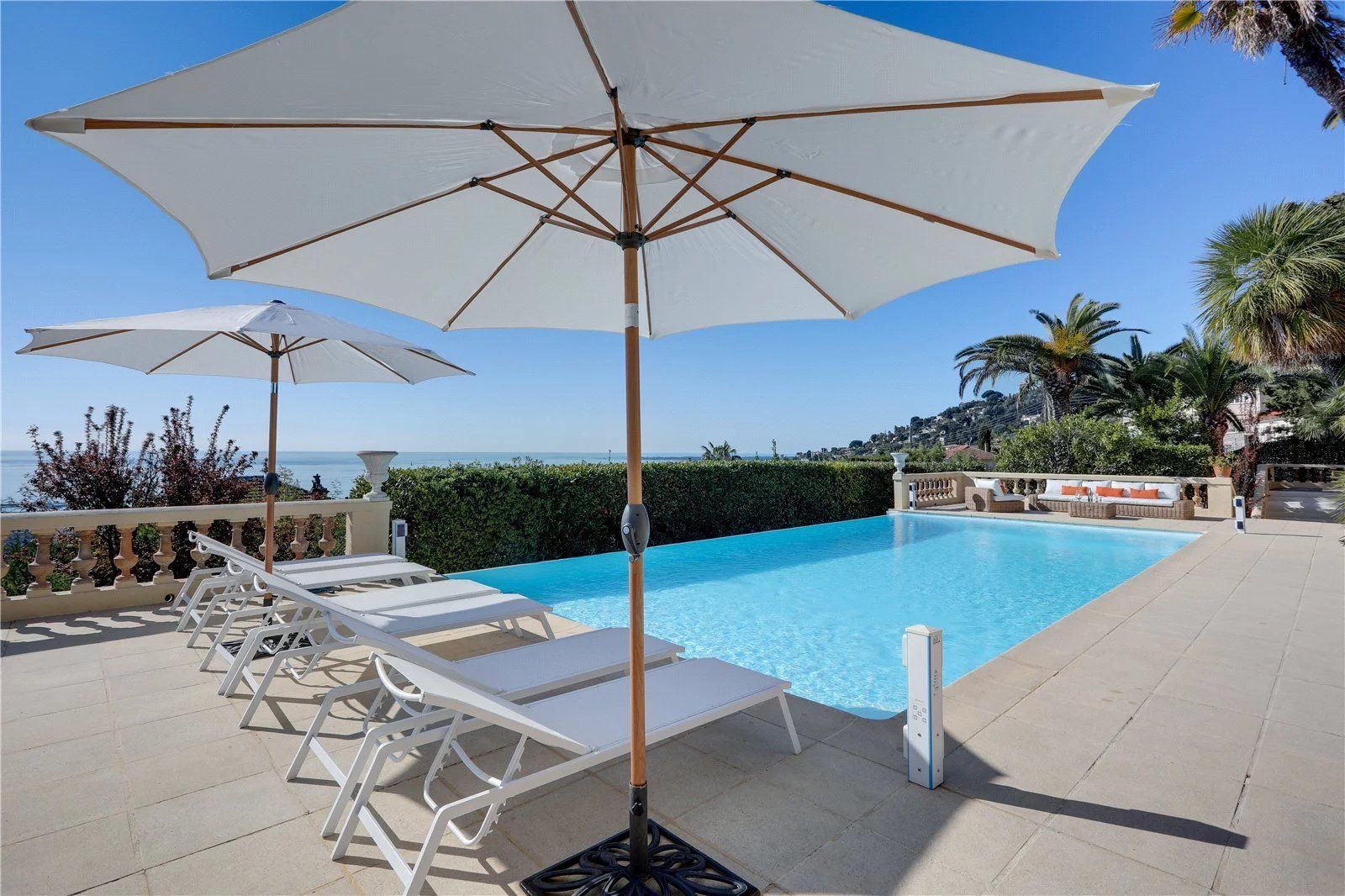 villa 8 Pièces en location saisonnière sur Golfe-Juan (06220)