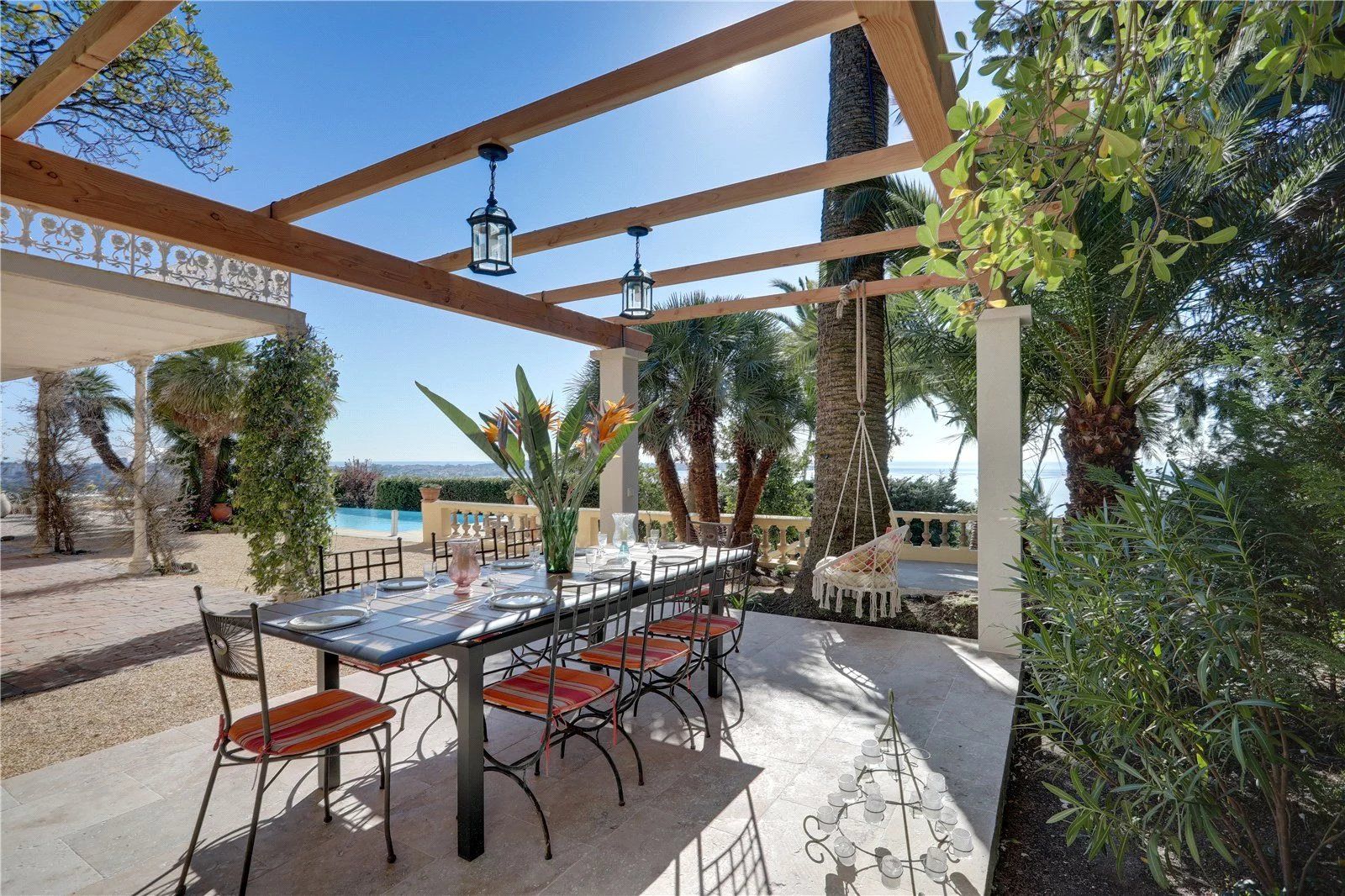 villa 8 Pièces en location saisonnière sur Golfe-Juan (06220)