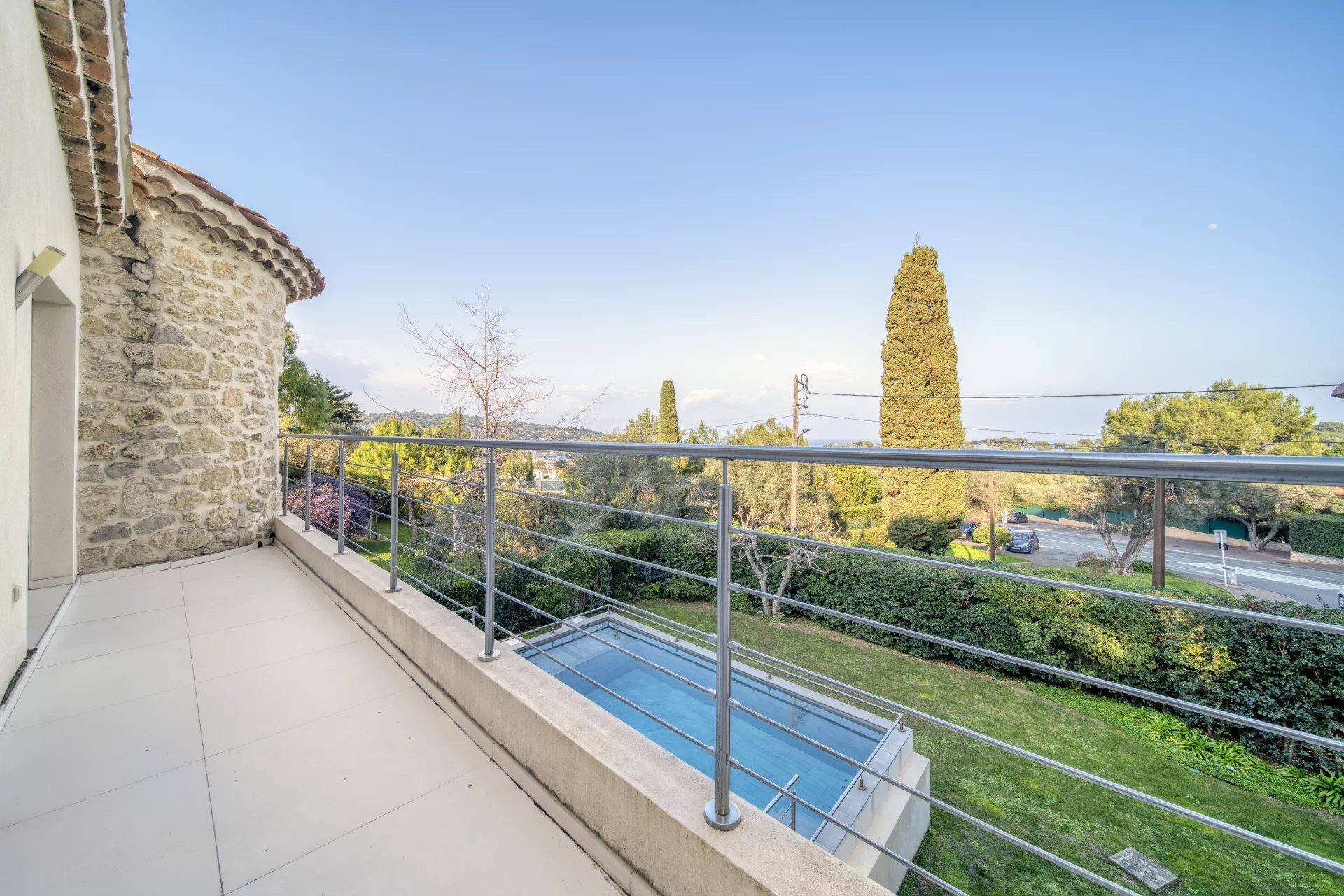 villa 6 Rooms for seasonal rent on Antibes (06160)