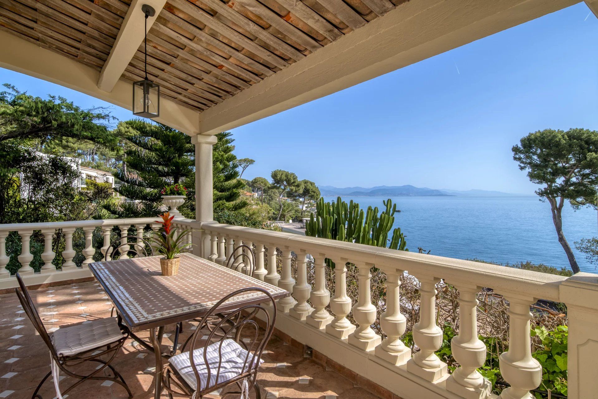 villa 8 Pièces en location saisonnière sur Antibes (06160)
