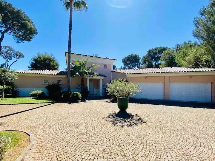 villa 5 Pièces en location saisonnière sur Antibes (06600)