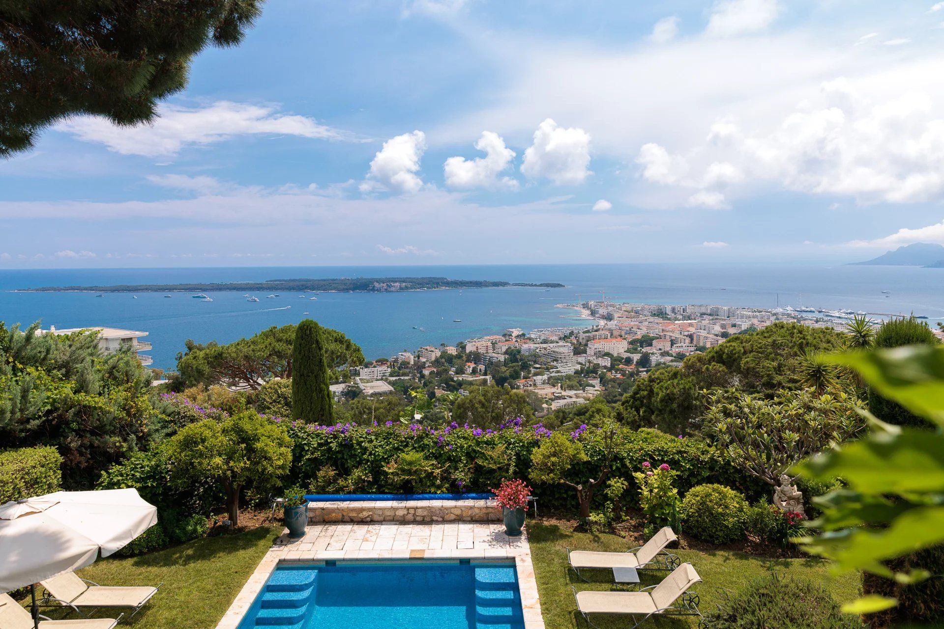 bastide 10 Pièces en location saisonnière sur Cannes (06400) Location saisonnière Bastide Cannes 10 Pièces 180 m²