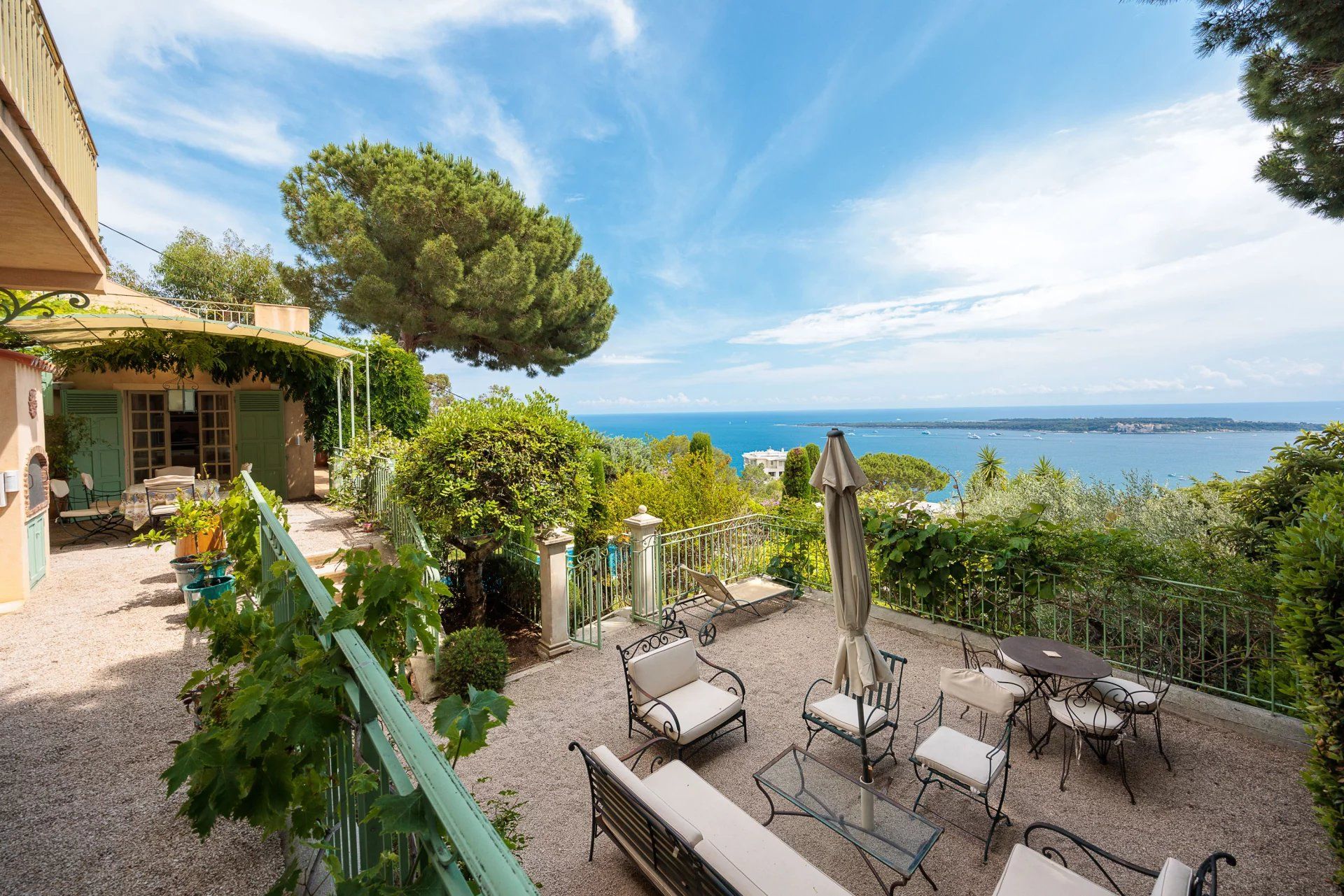 bastide 10 Rooms for seasonal rent on Cannes (06400)