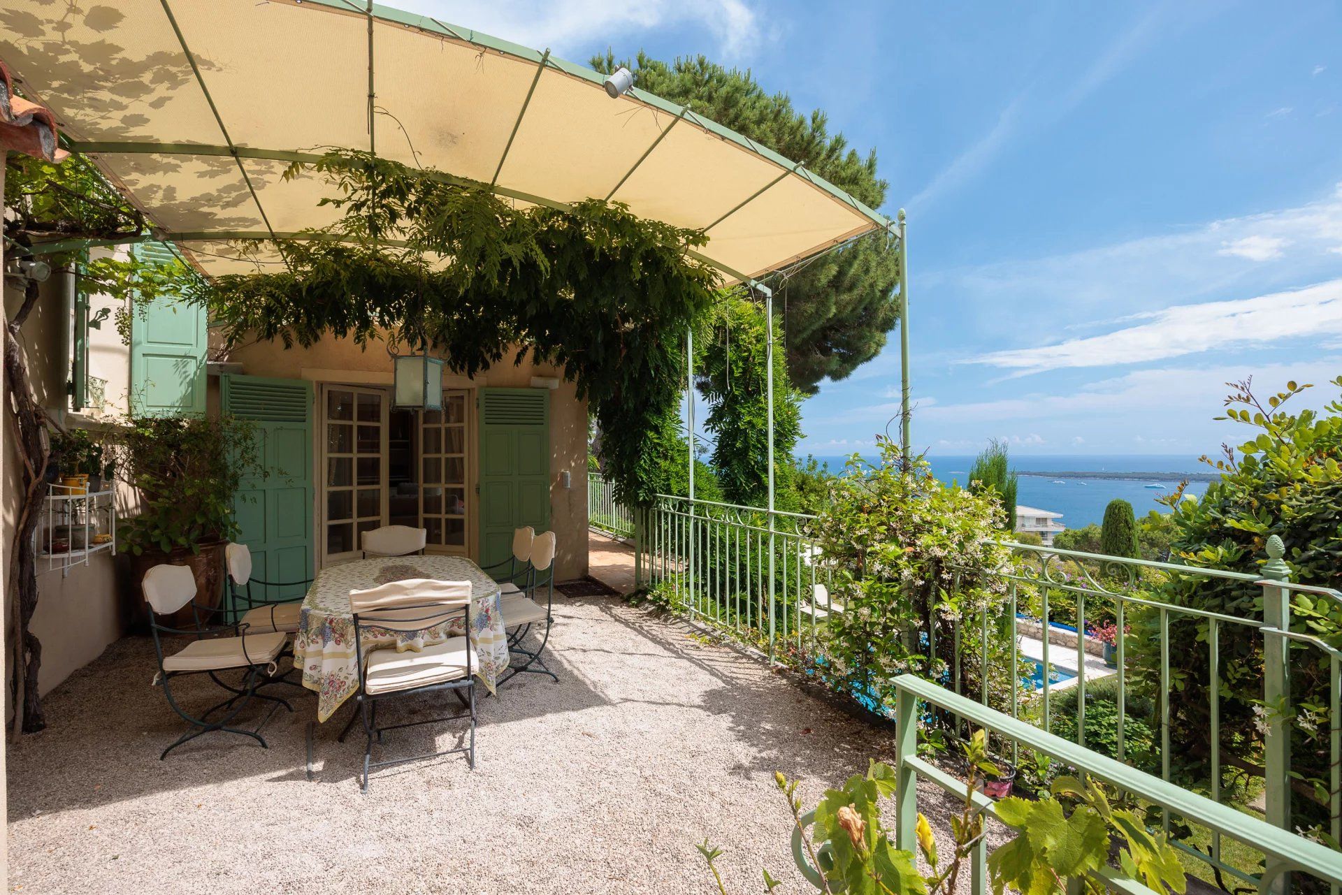 bastide 10 Rooms for seasonal rent on Cannes (06400)