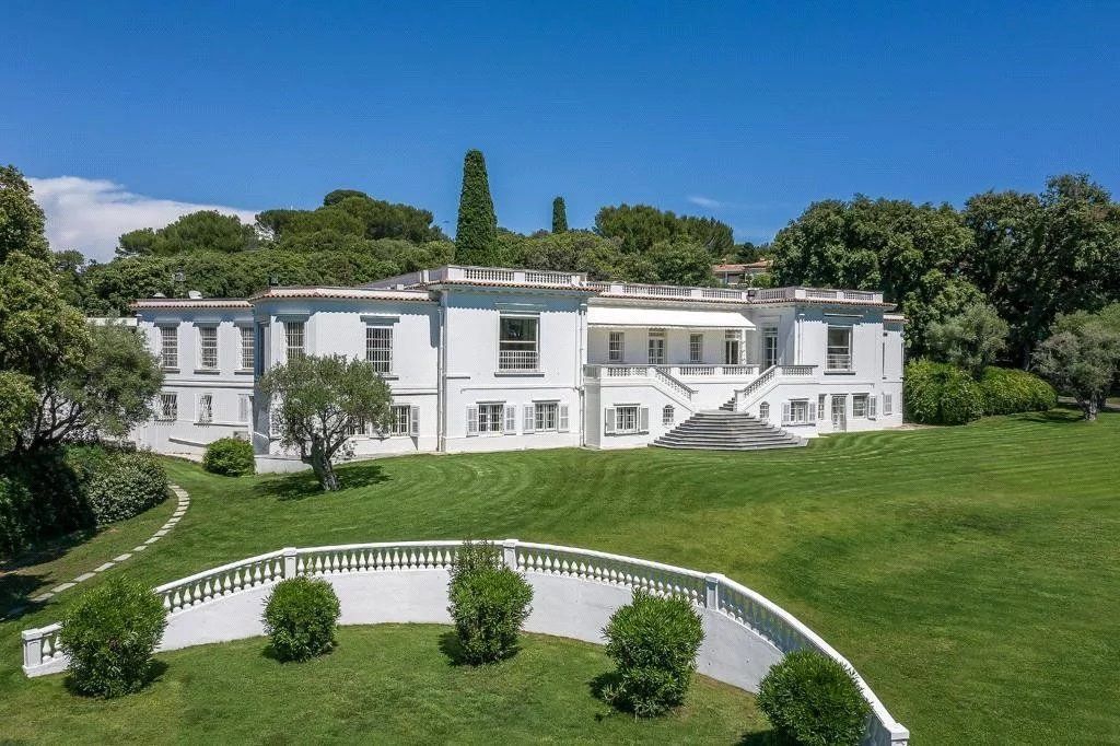 villa 11 Pièces en location saisonnière sur Antibes (06160)