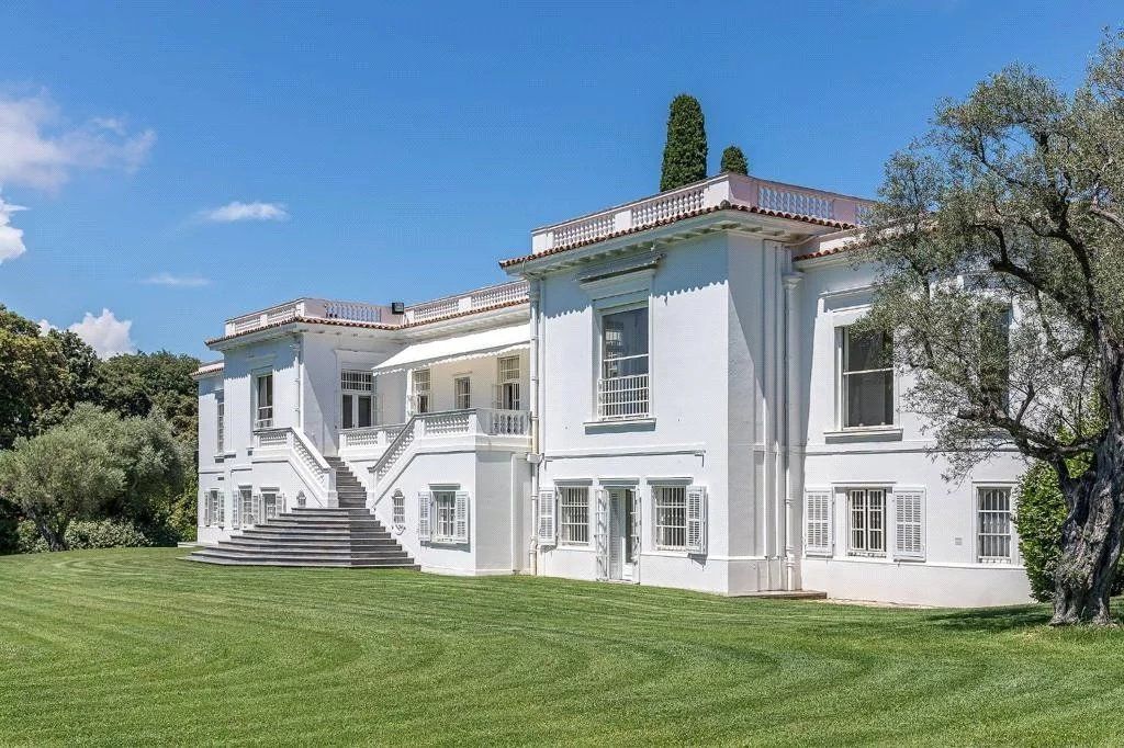 villa 11 Pièces en location saisonnière sur Antibes (06160)