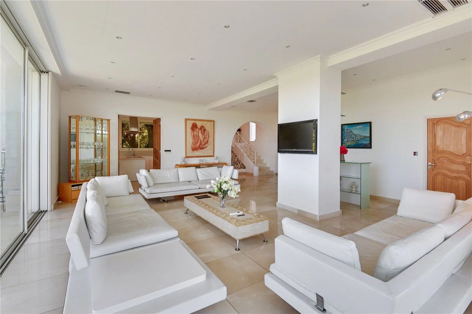 villa 6 Rooms for seasonal rent on Antibes (06160)