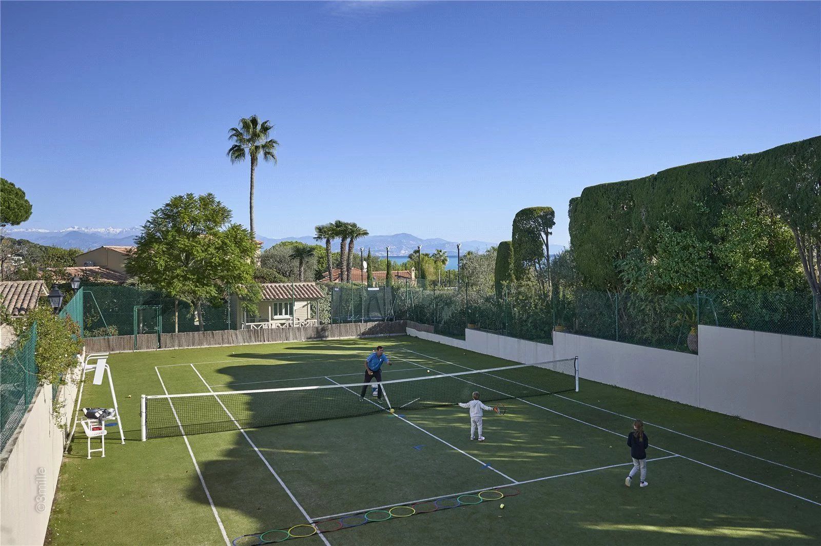 villa 10 Rooms for seasonal rent on Antibes (06160)