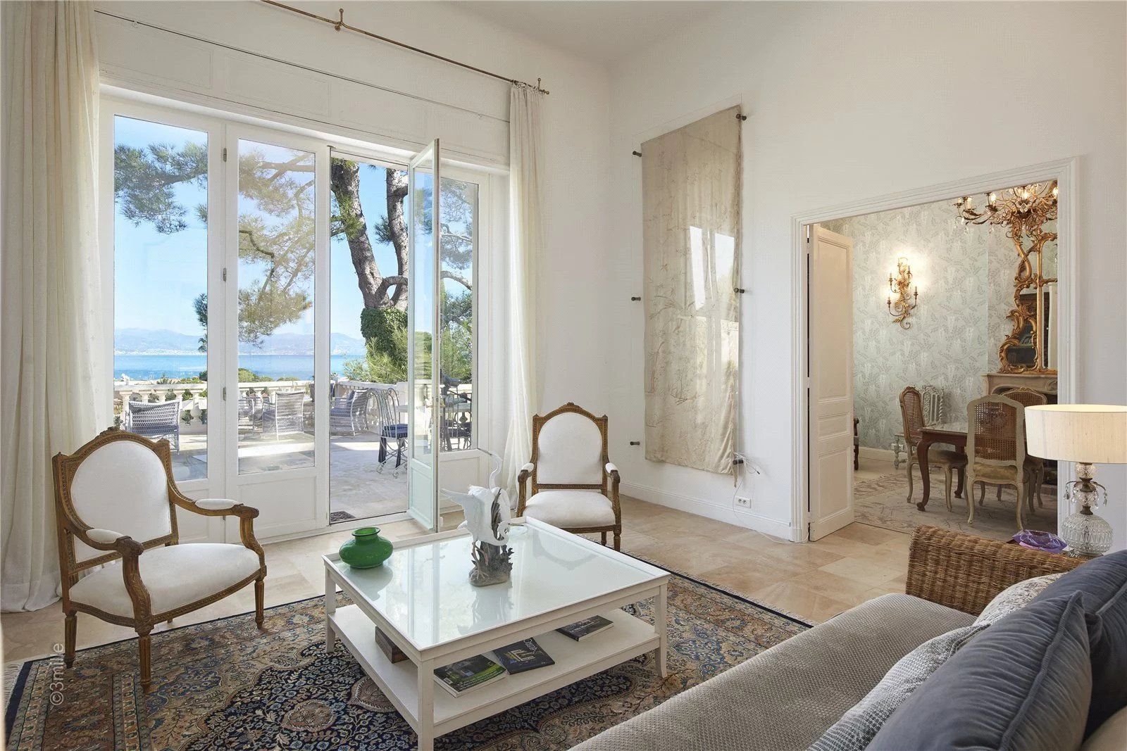 villa 10 Rooms for seasonal rent on Antibes (06160)