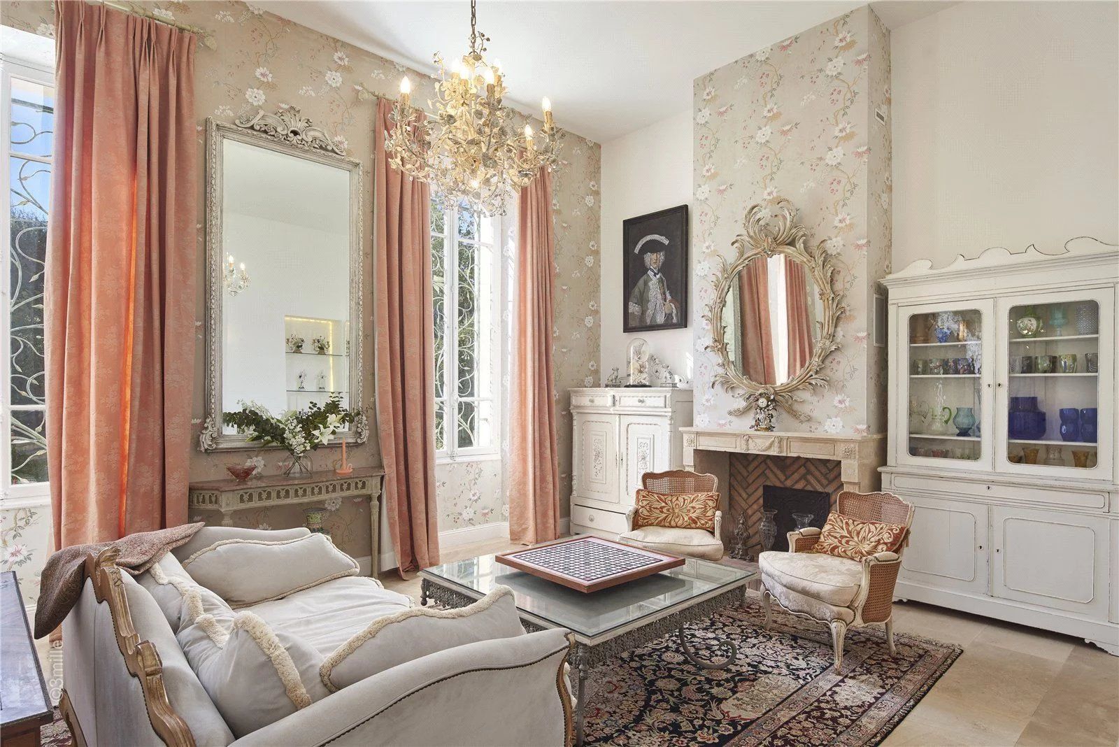 villa 10 Rooms for seasonal rent on Antibes (06160)