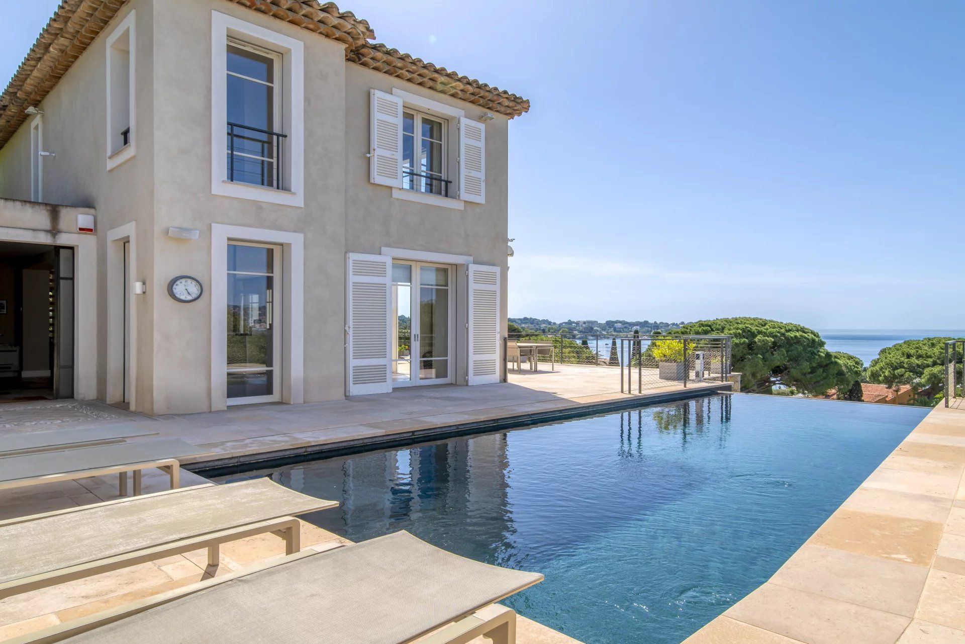 Location saisonnière Villa Antibes 8 Pièces 350 m²