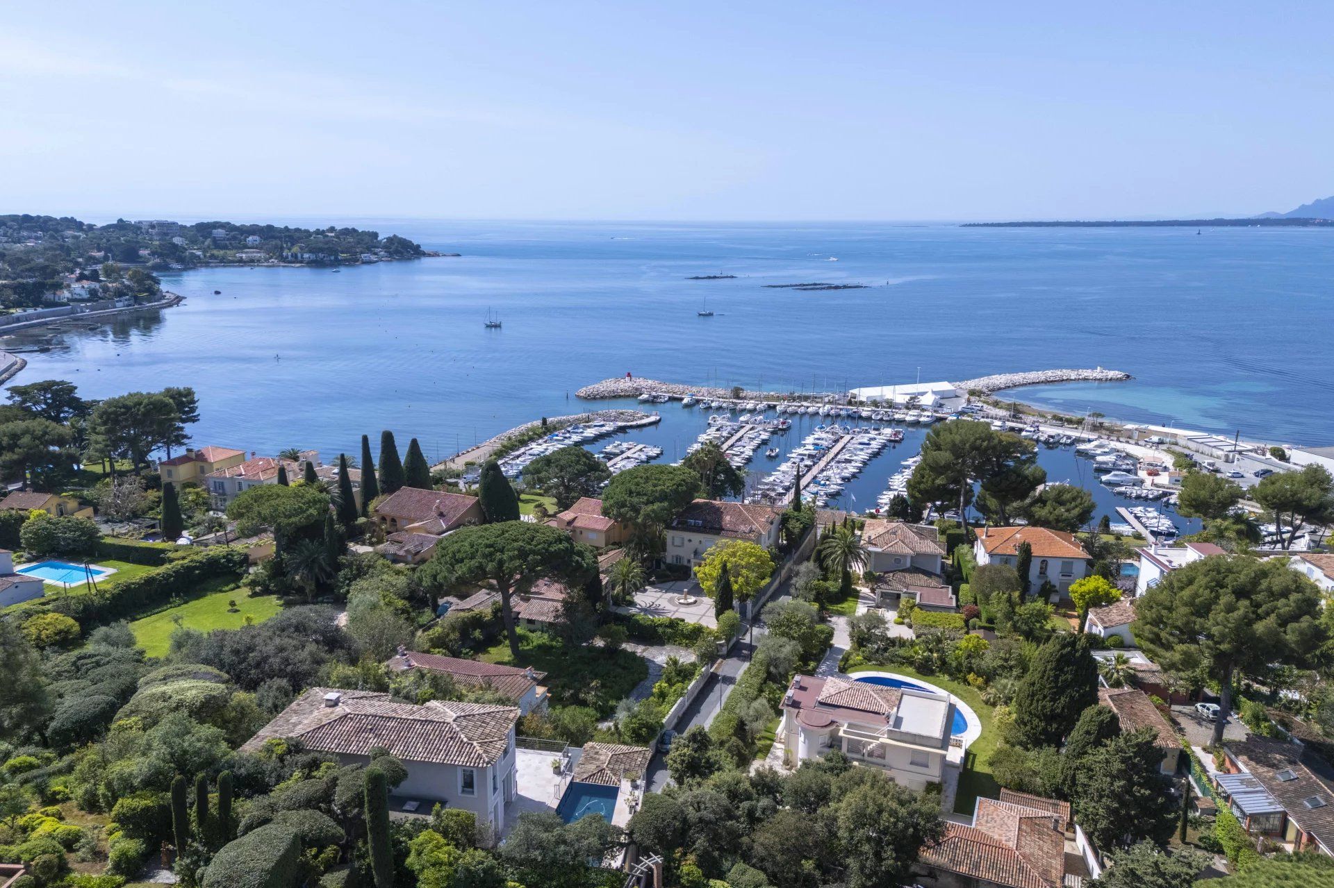 villa 8 Pièces en location saisonnière sur Antibes (06160)