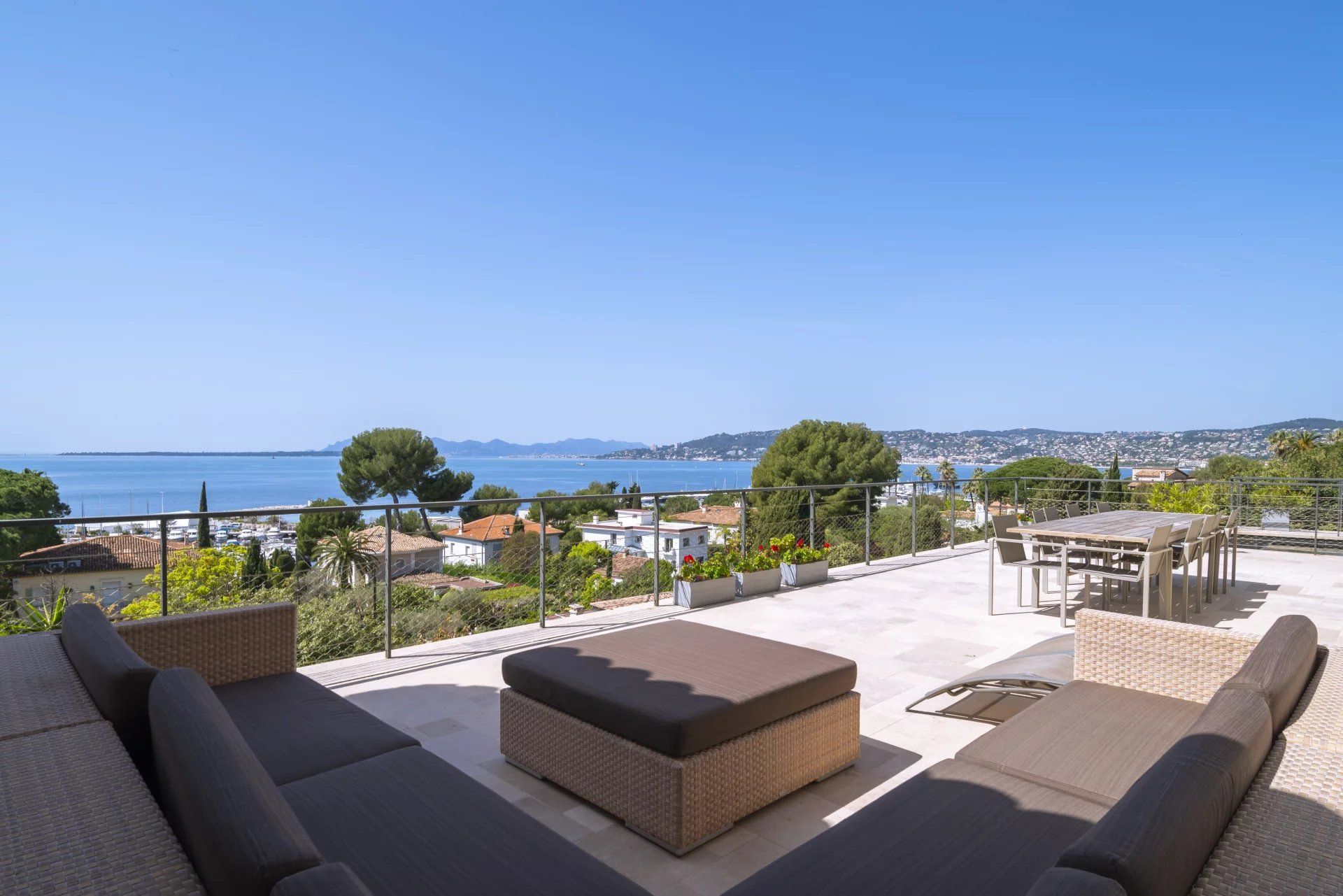 villa 8 Pièces en location saisonnière sur Antibes (06160)