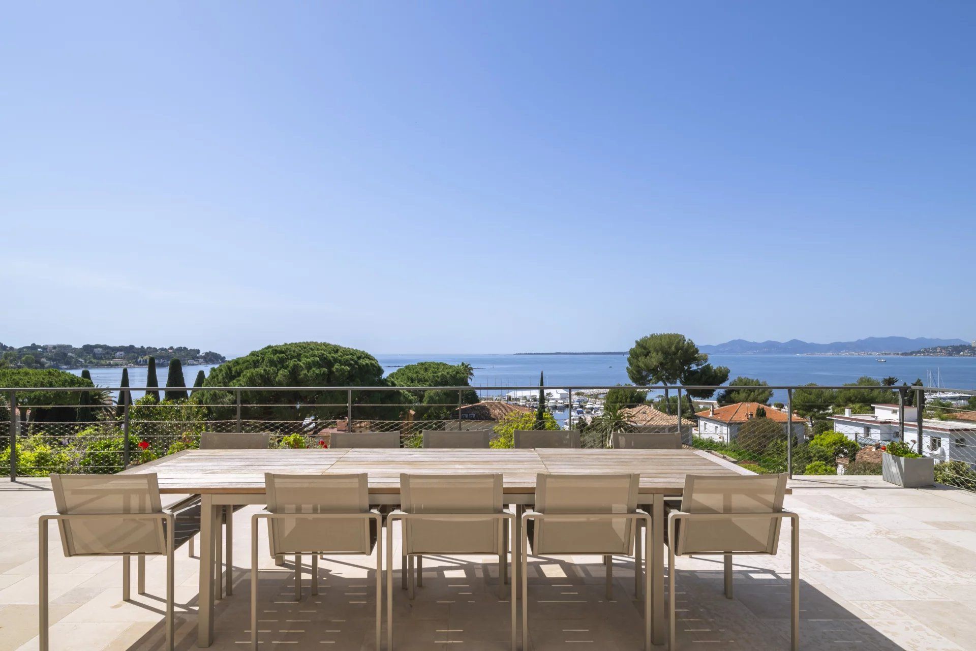 villa 8 Pièces en location saisonnière sur Antibes (06160)