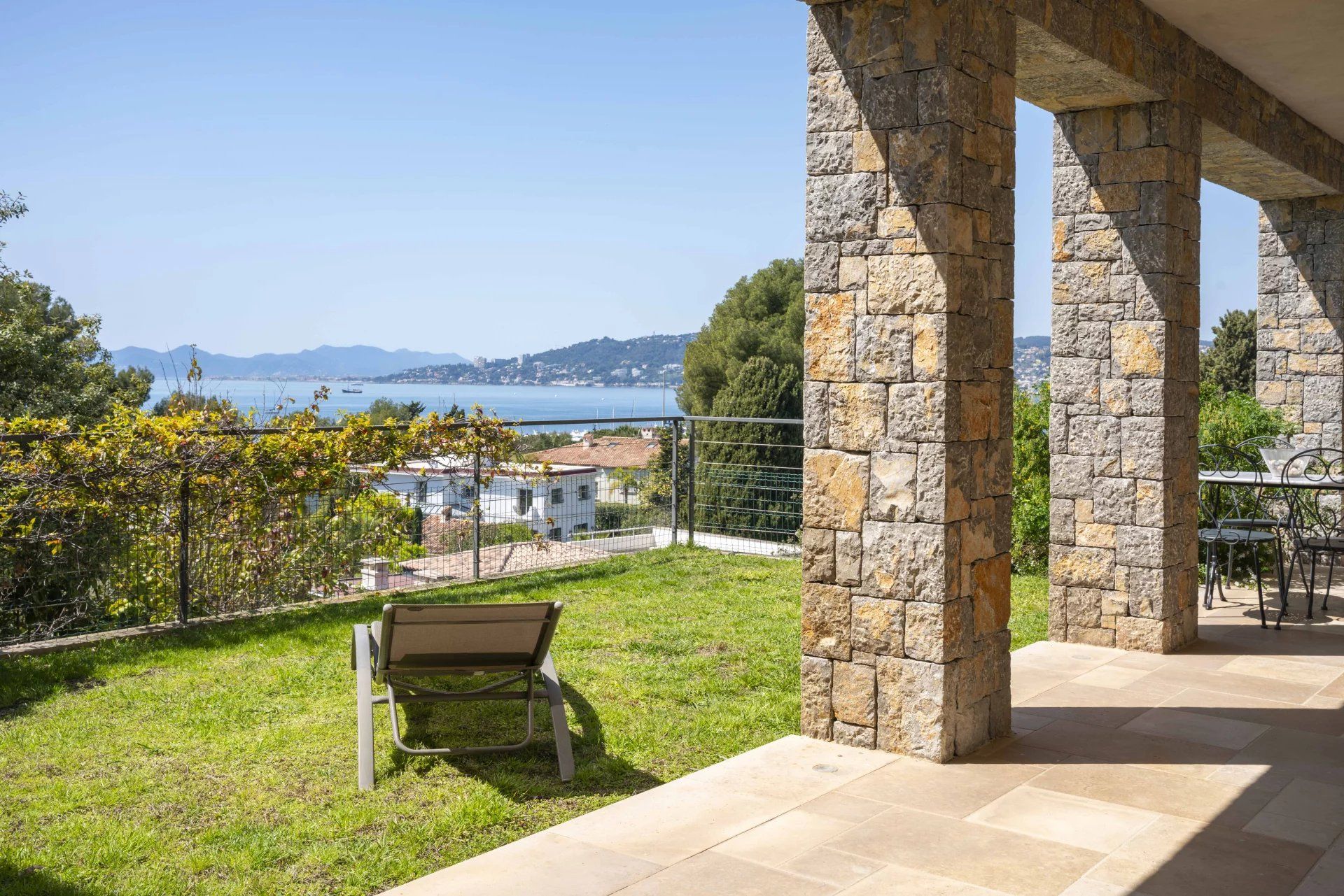 villa 8 Pièces en location saisonnière sur Antibes (06160)