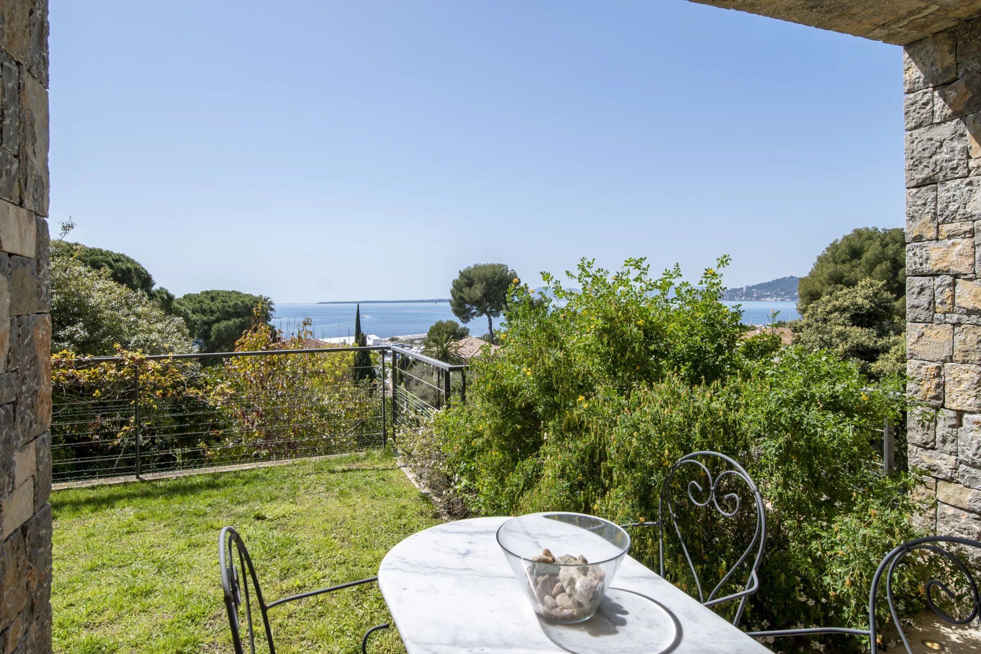 villa 8 Pièces en location saisonnière sur Antibes (06160)