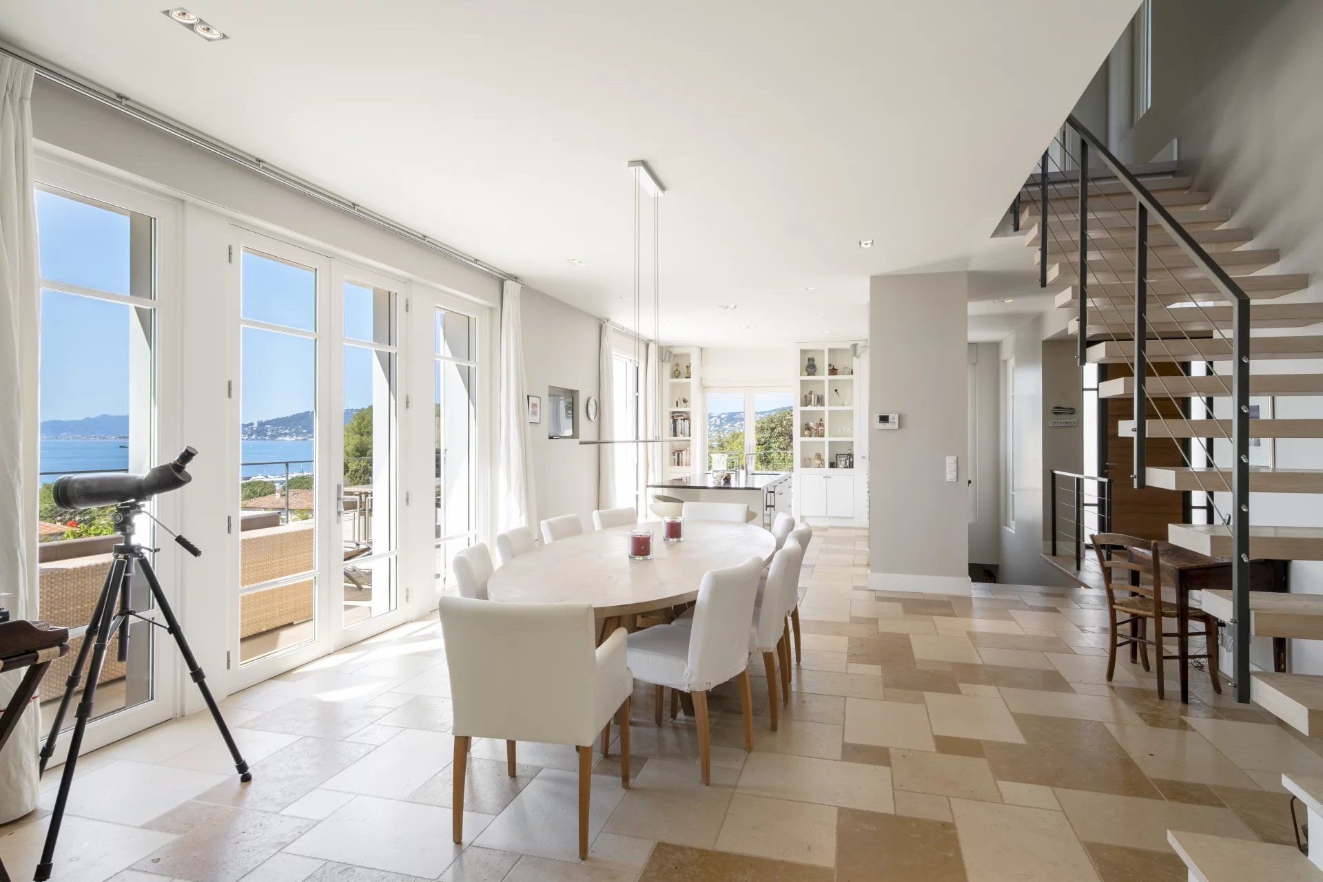 villa 8 Pièces en location saisonnière sur Antibes (06160)