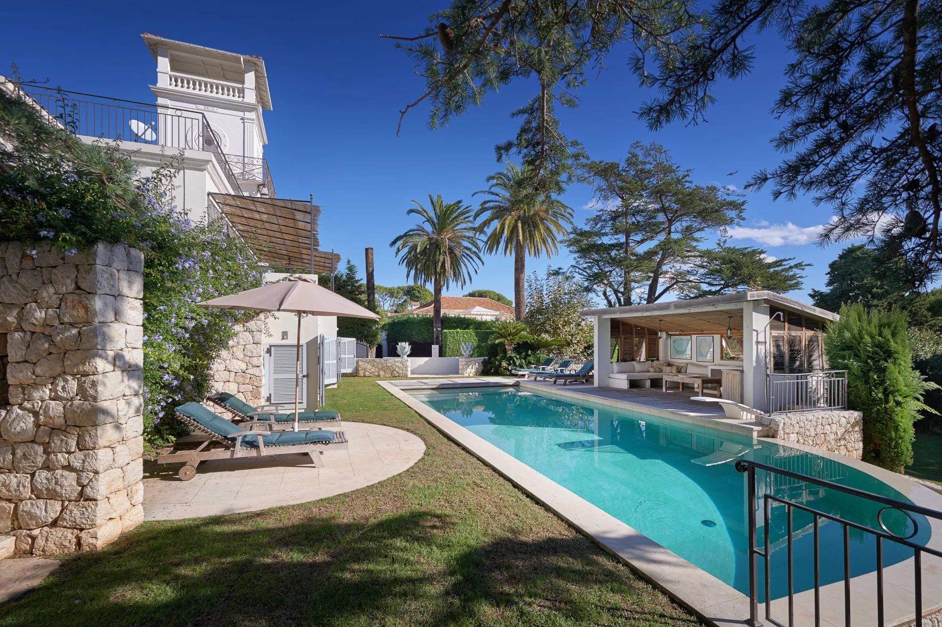 Location saisonnière Villa Antibes 8 Pièces 400 m²