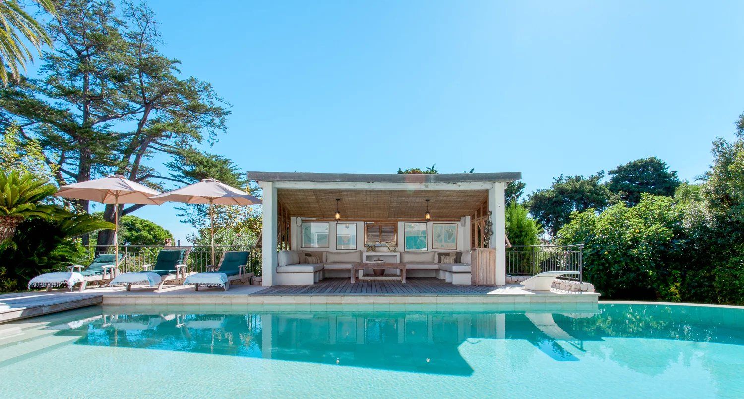 villa 8 Rooms for seasonal rent on Antibes (06160)