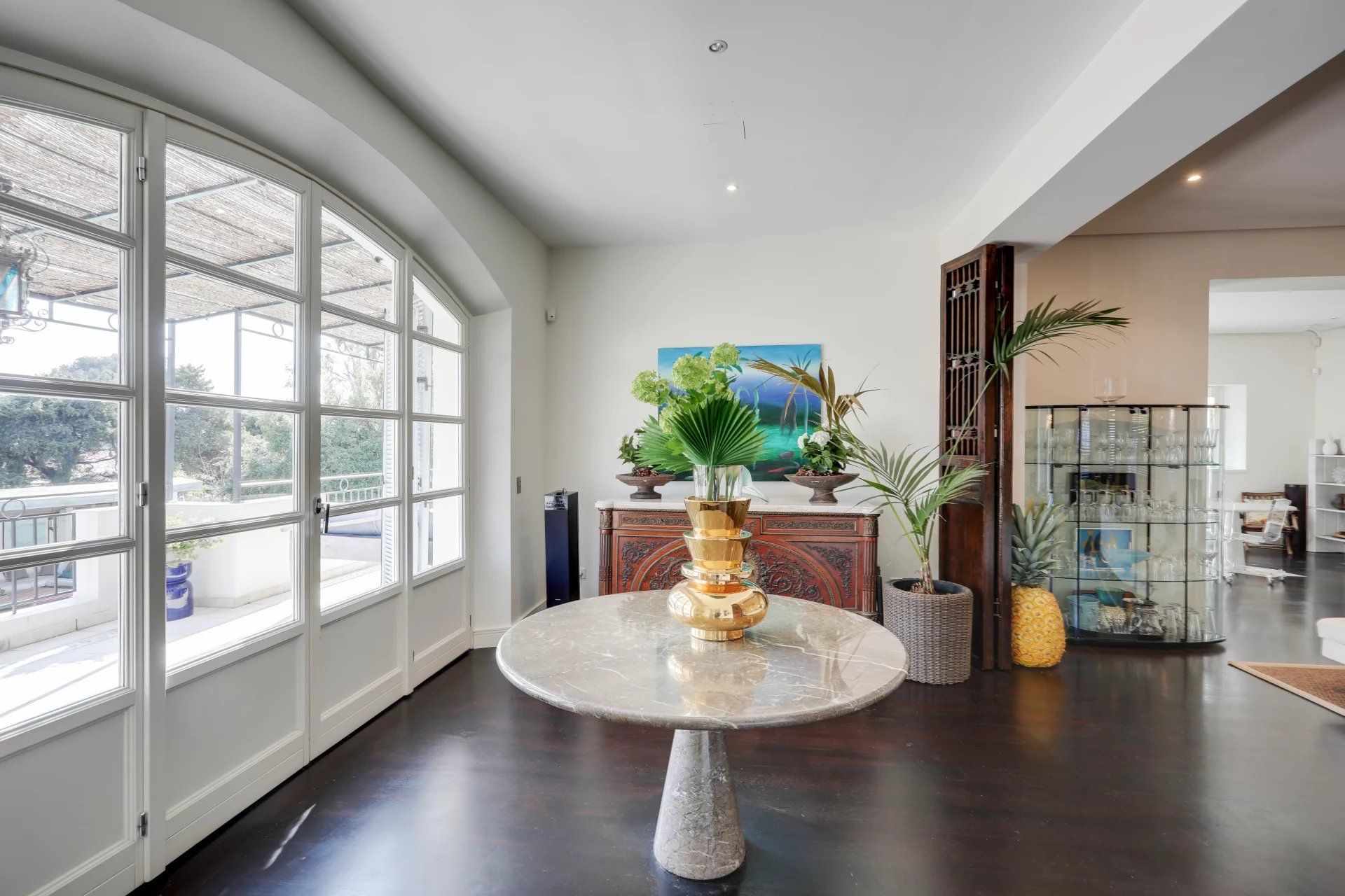 villa 8 Rooms for seasonal rent on Antibes (06160)