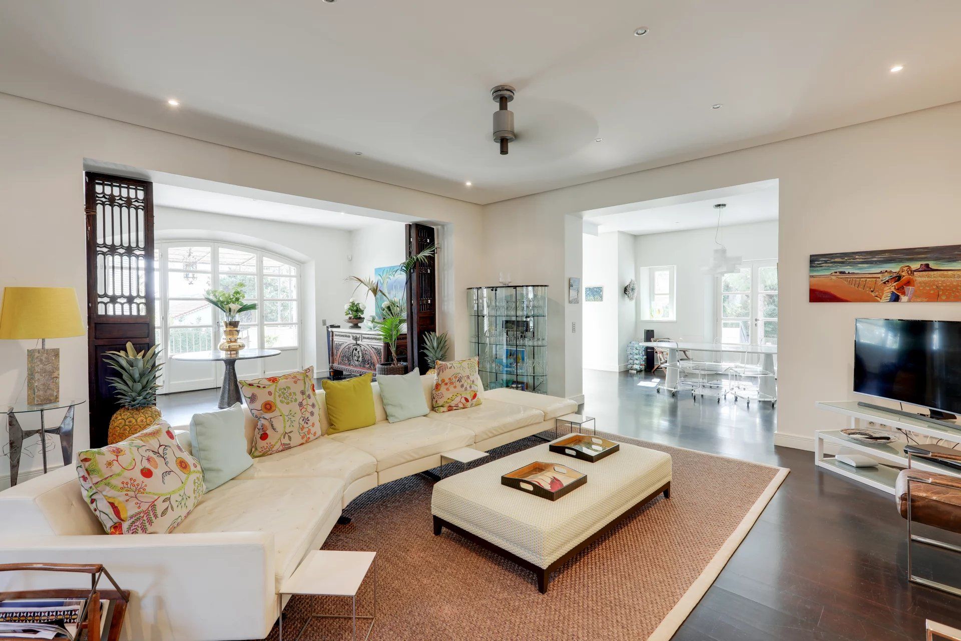 villa 8 Rooms for seasonal rent on Antibes (06160)