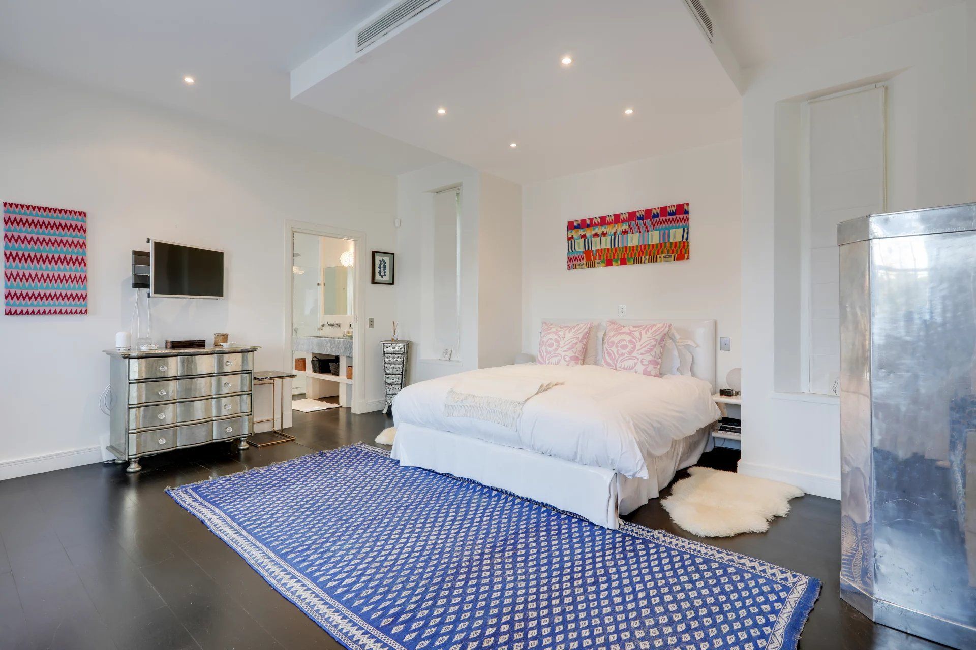 villa 8 Rooms for seasonal rent on Antibes (06160)