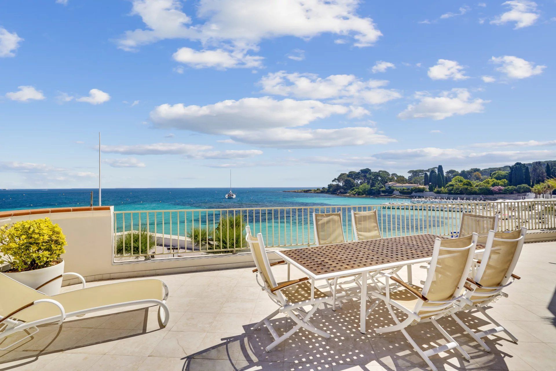 Rental Apartment Antibes 4 Rooms 119 m²