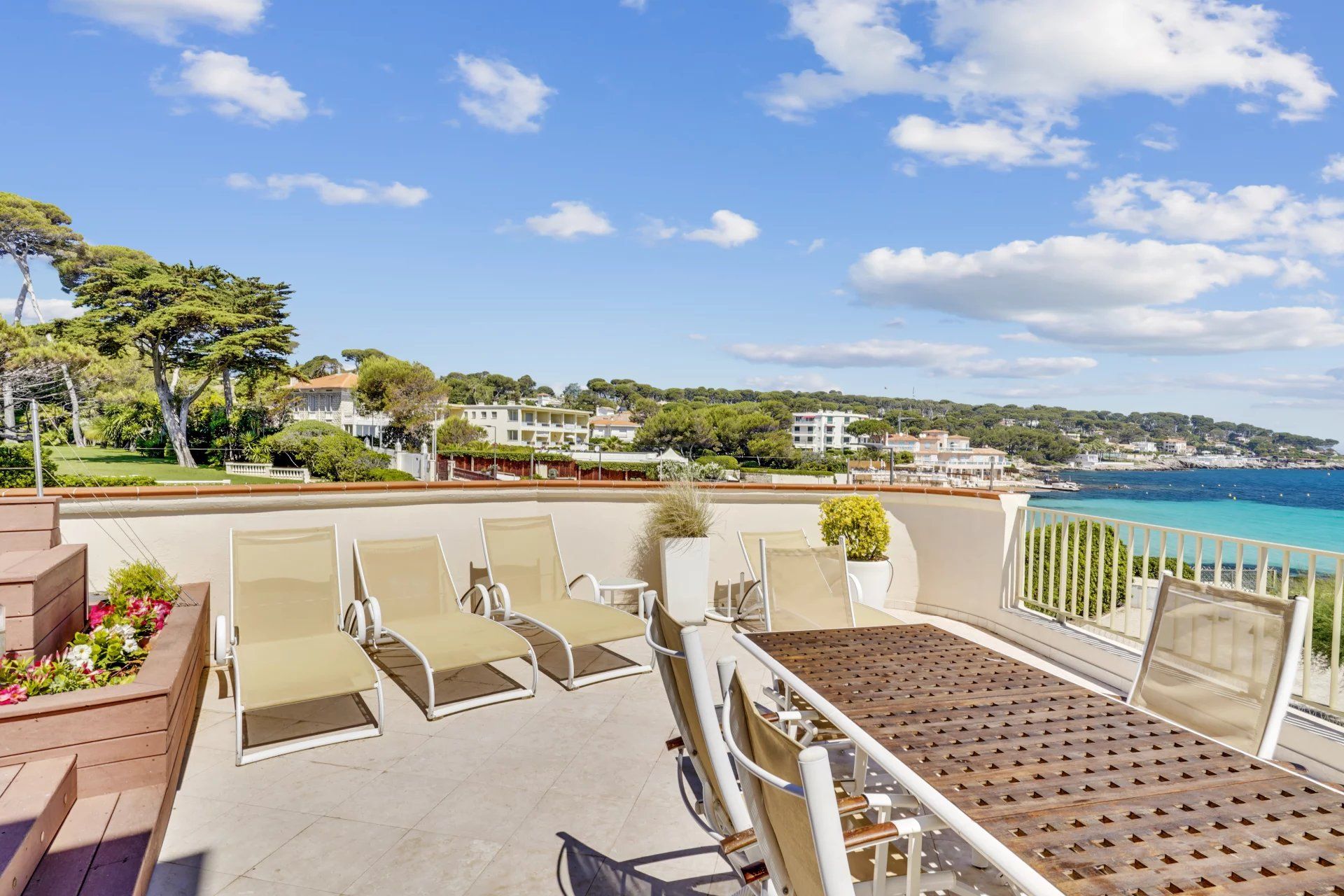 apartment 4 Rooms for seasonal rent on Antibes (06160)