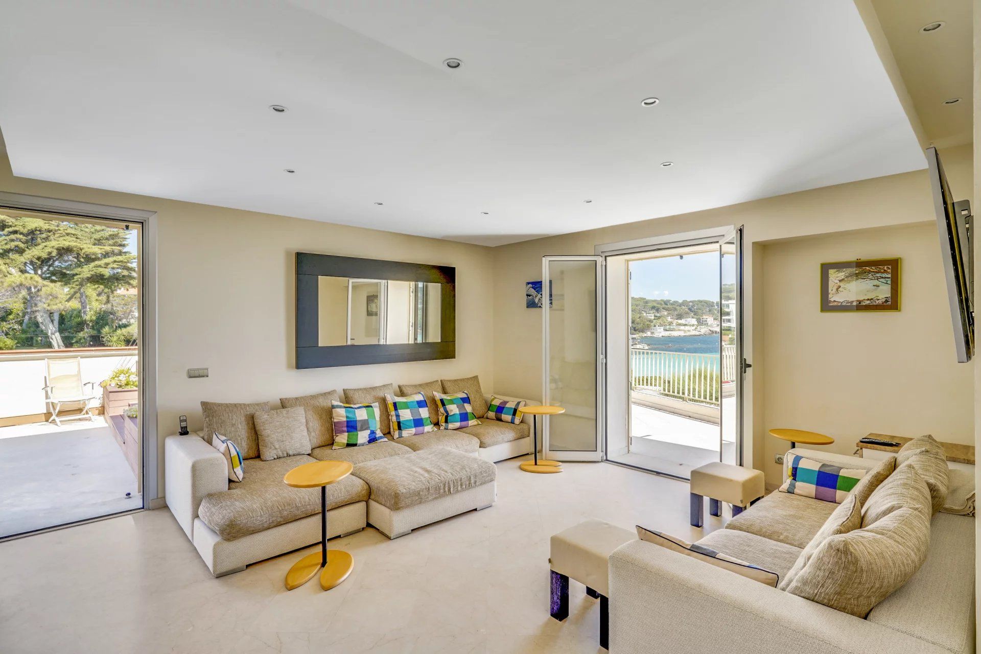 apartment 4 Rooms for seasonal rent on Antibes (06160)