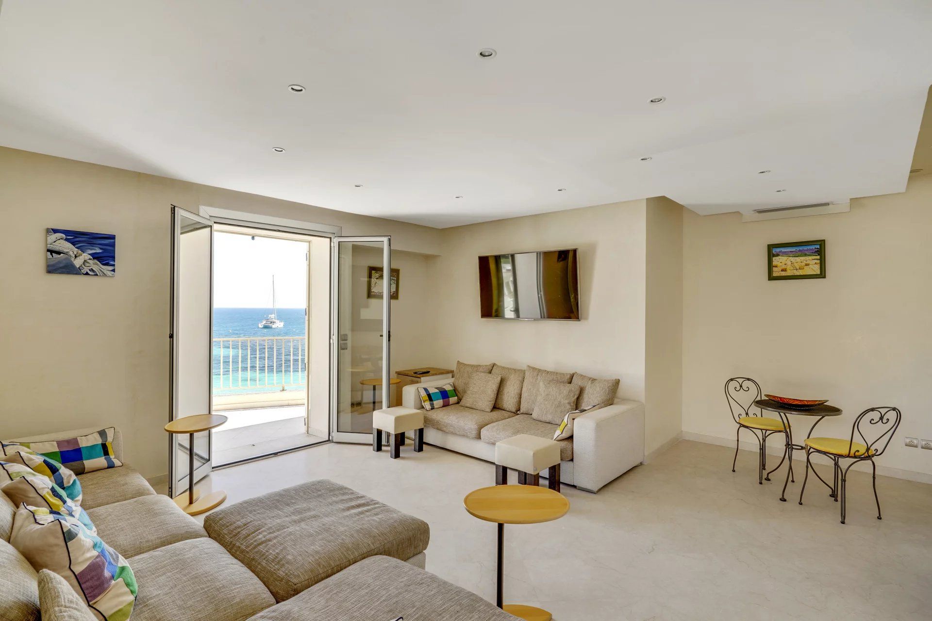 apartment 4 Rooms for seasonal rent on Antibes (06160)