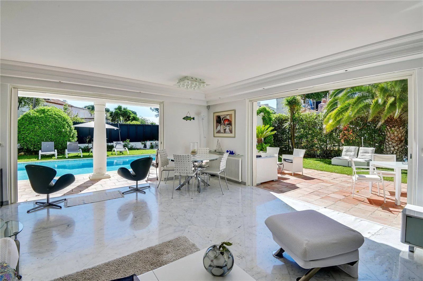 villa 6 Rooms for seasonal rent on Antibes (06160)