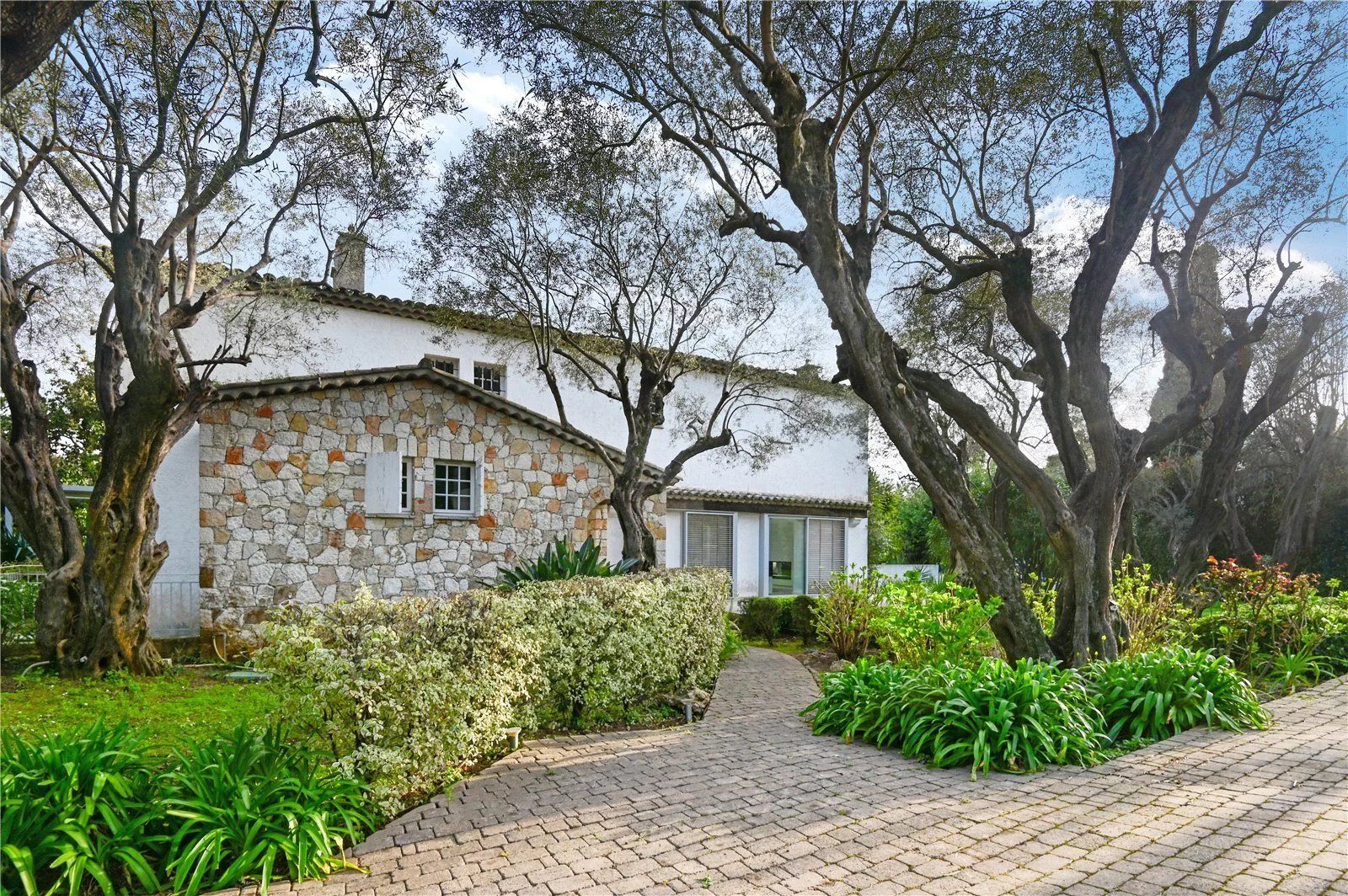 villa 7 Pièces en location saisonnière sur Antibes (06160)