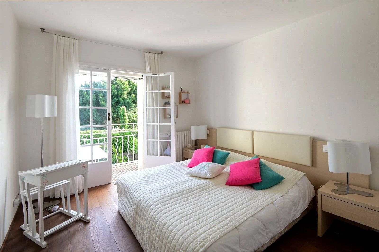 villa 7 Pièces en location saisonnière sur Antibes (06160)