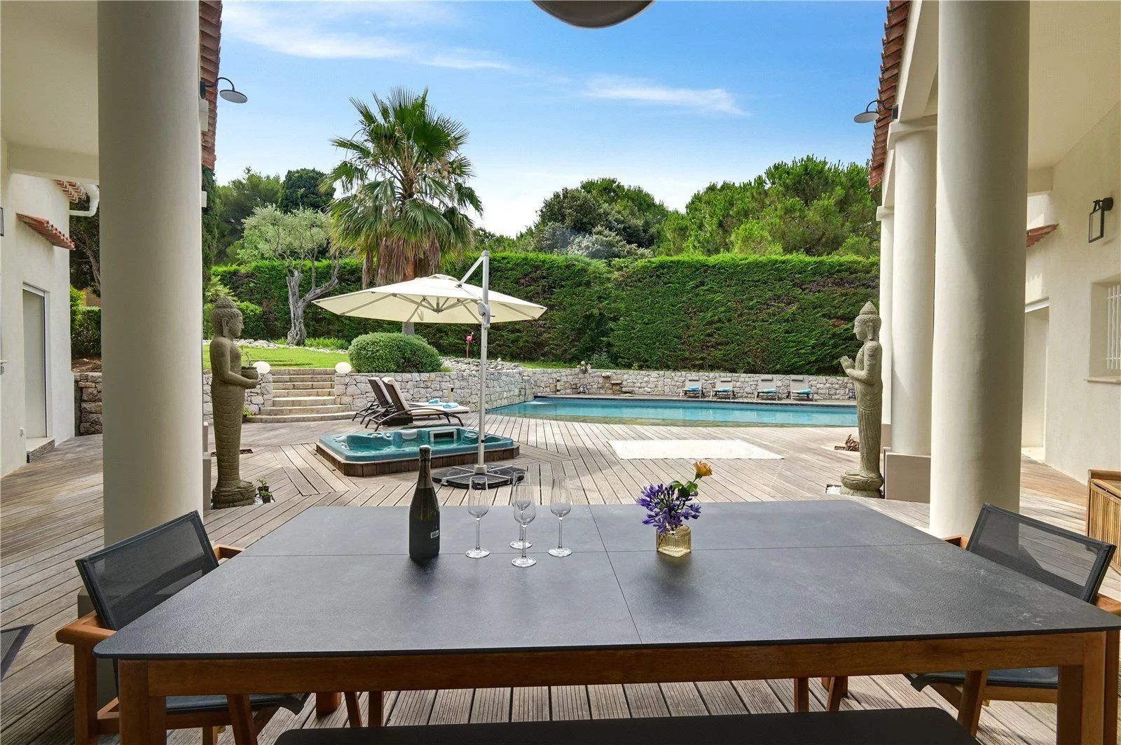 villa 8 Pièces en location saisonnière sur Antibes (06160)