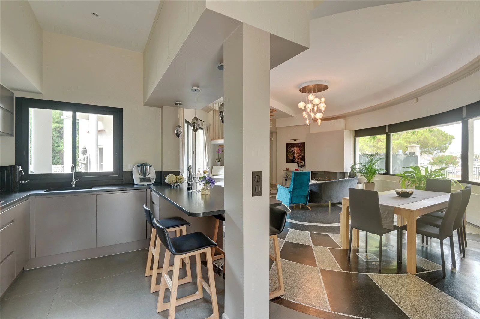 villa 8 Pièces en location saisonnière sur Antibes (06160)