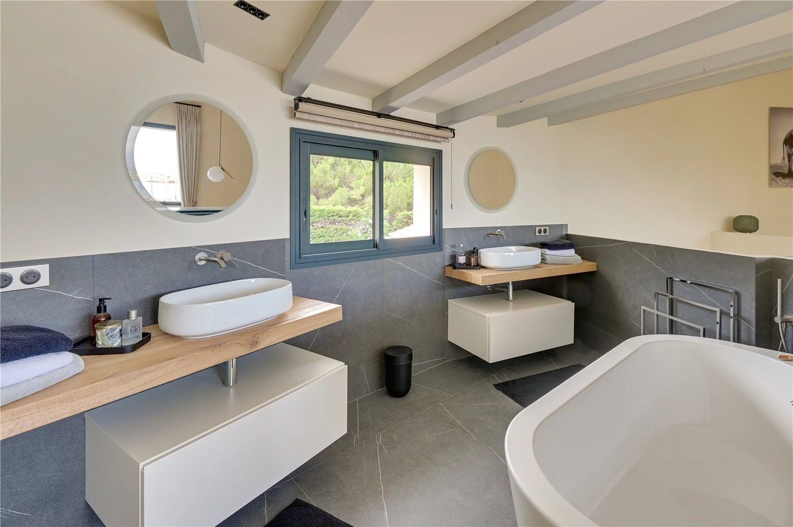 villa 8 Pièces en location saisonnière sur Antibes (06160)