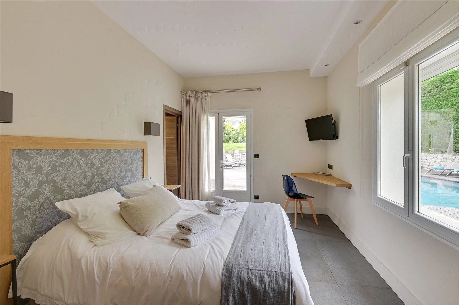 villa 8 Pièces en location saisonnière sur Antibes (06160)