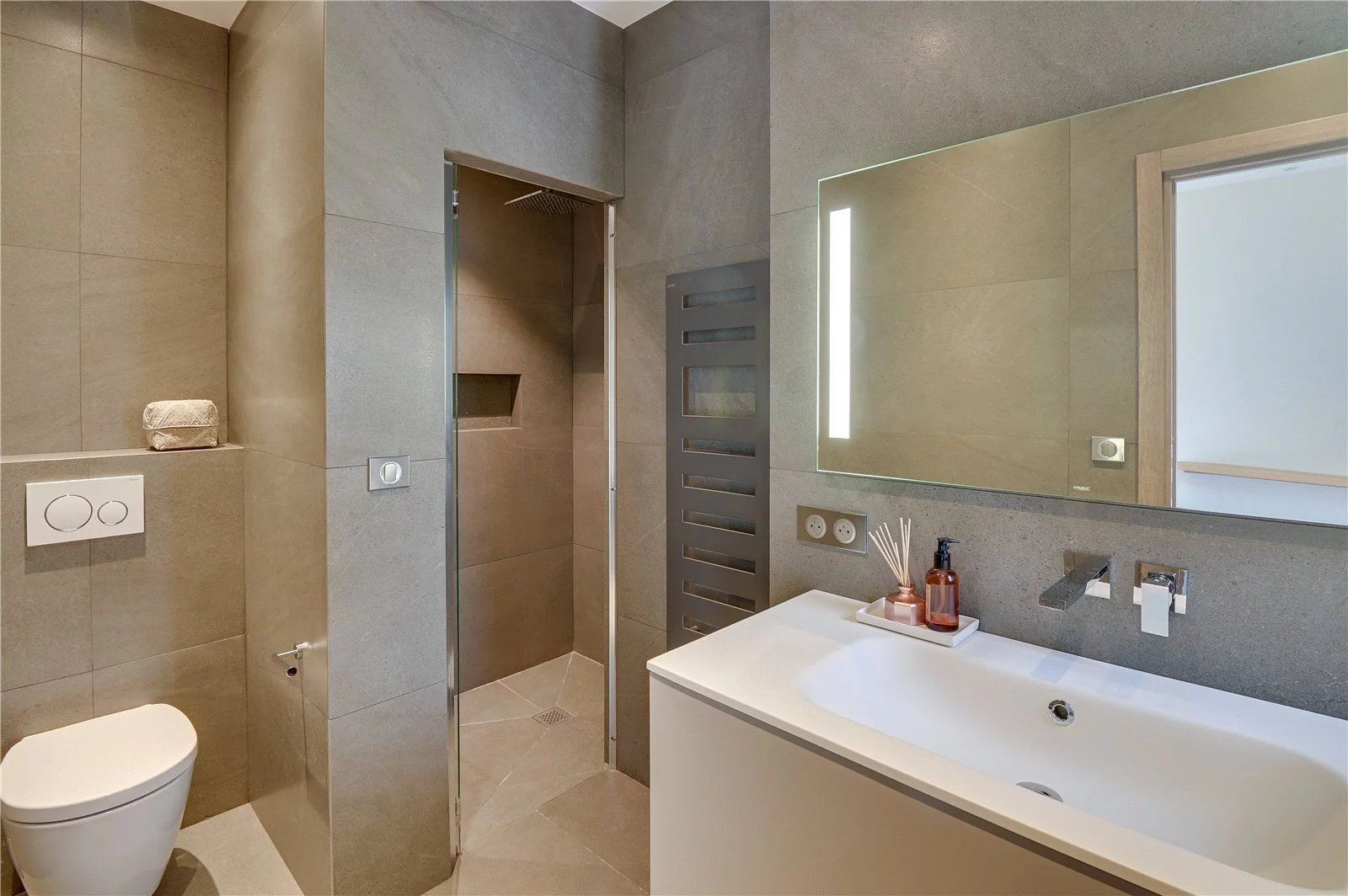 villa 8 Pièces en location saisonnière sur Antibes (06160)