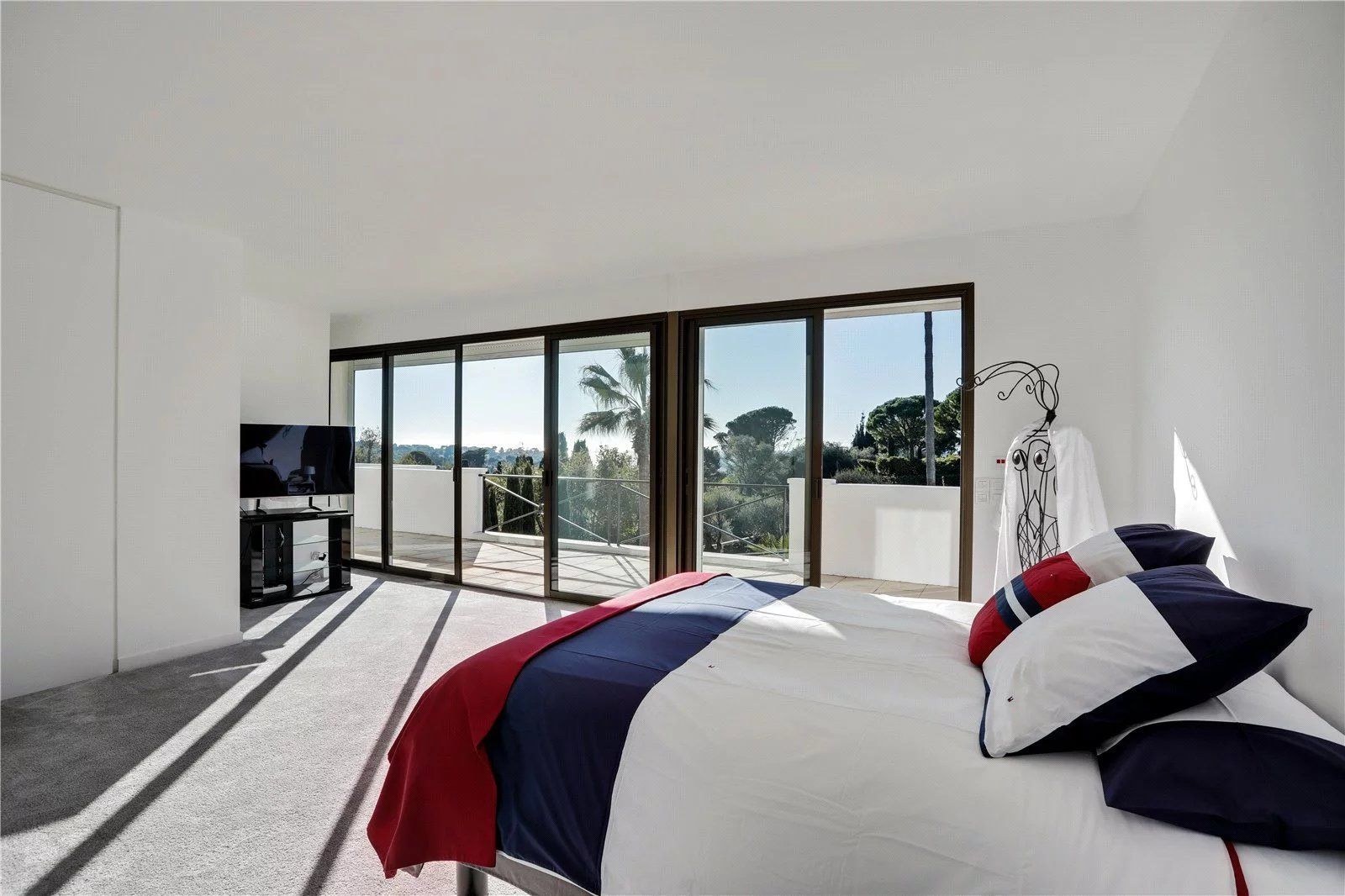 villa 7 Pièces en location saisonnière sur Antibes (06160)