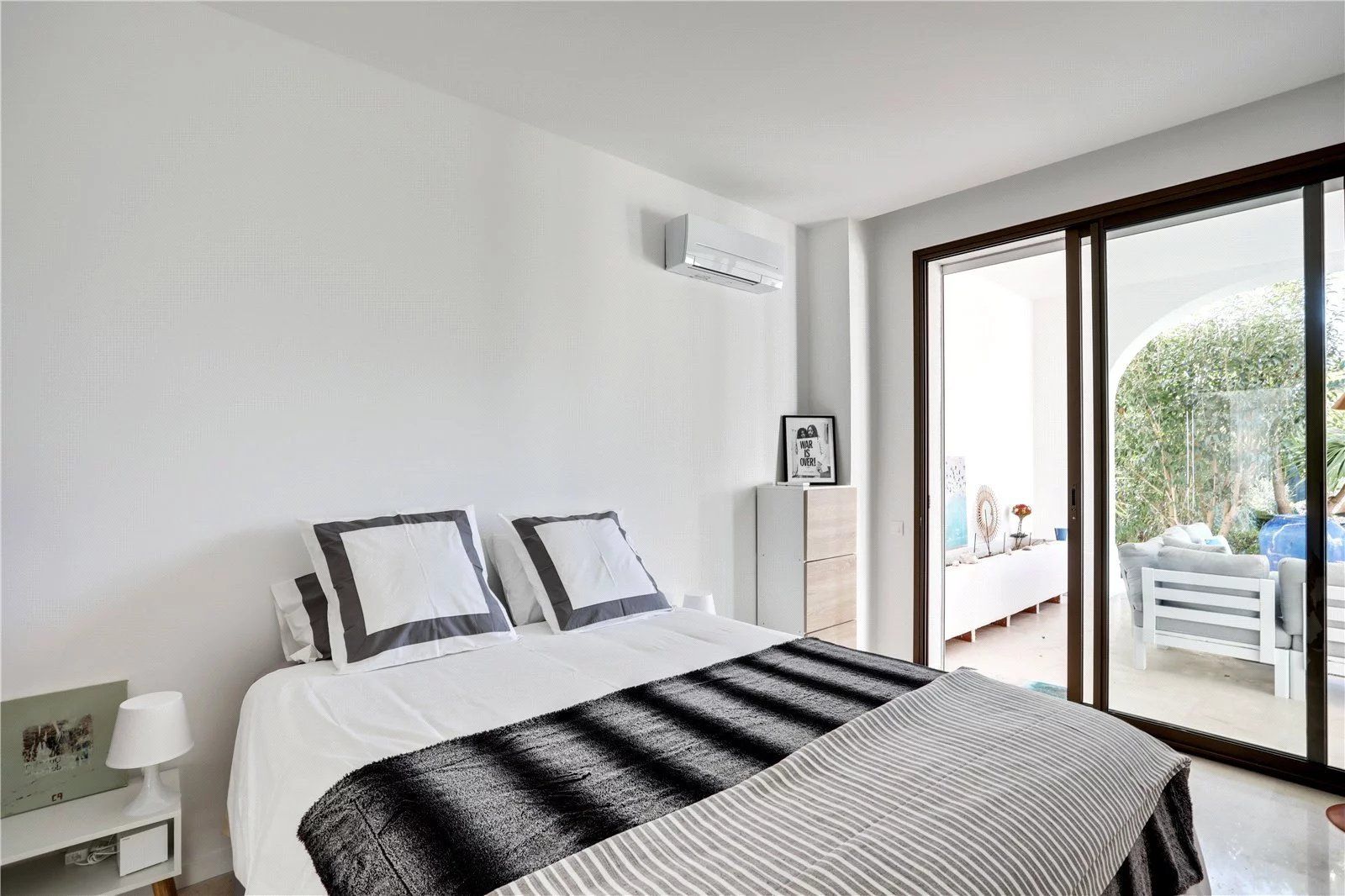 villa 7 Pièces en location saisonnière sur Antibes (06160)